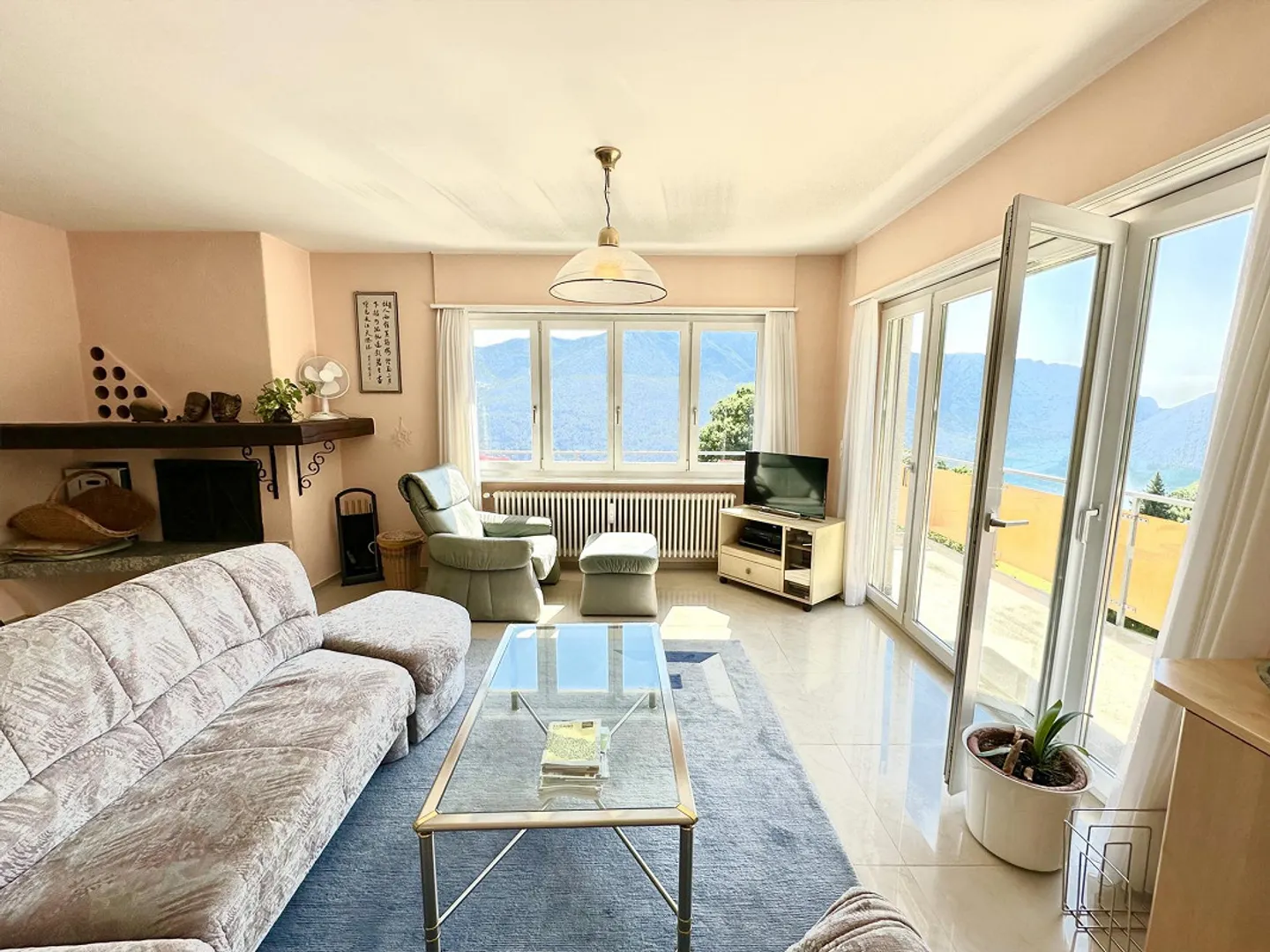 Elegant Attic of 3.5 Rooms with Lake Lugano View - Photo 4 of 11
