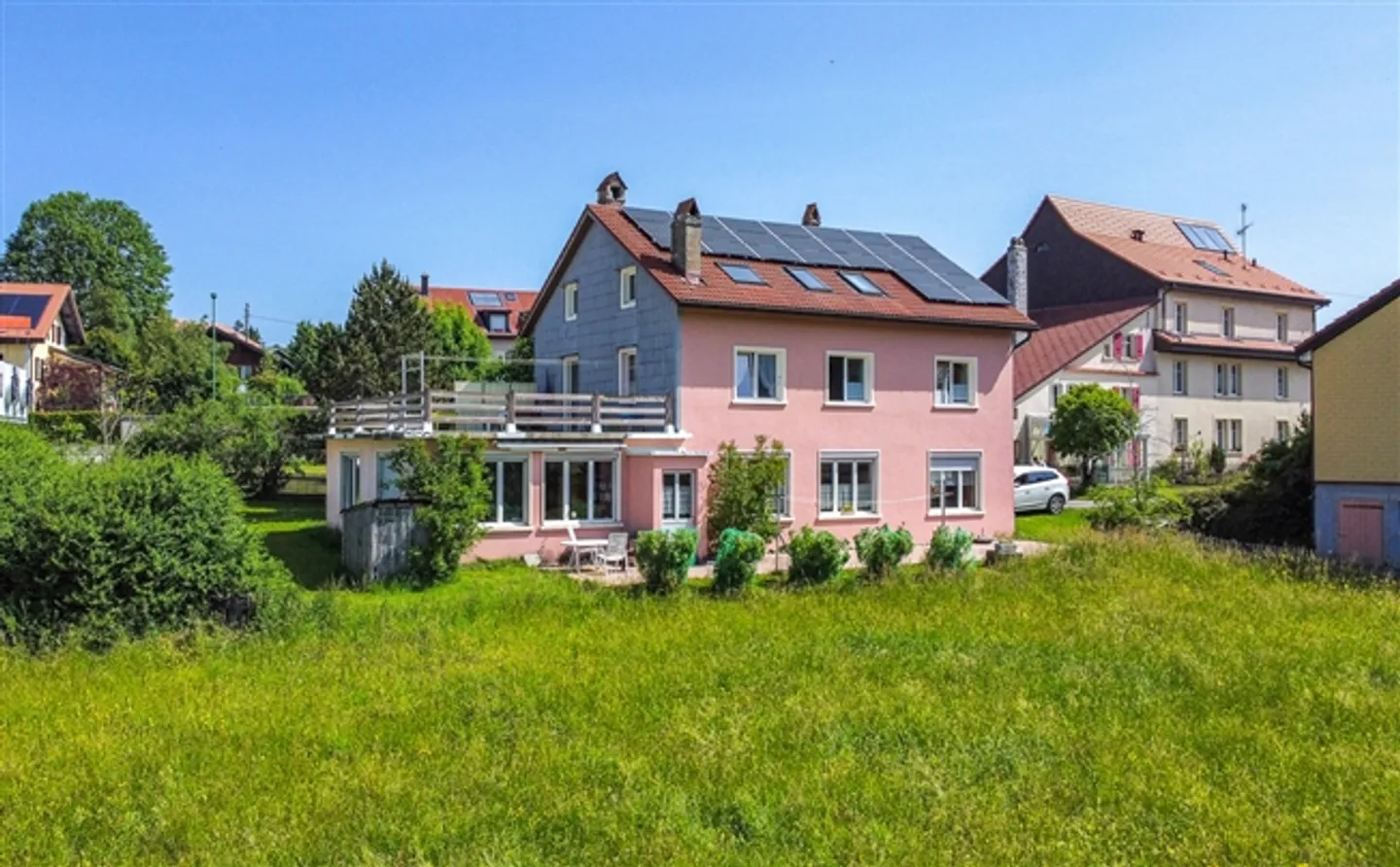 Casa unifamiliare con 2 appartamenti e garage
Ambiente bucolico - Foto 3 di 20