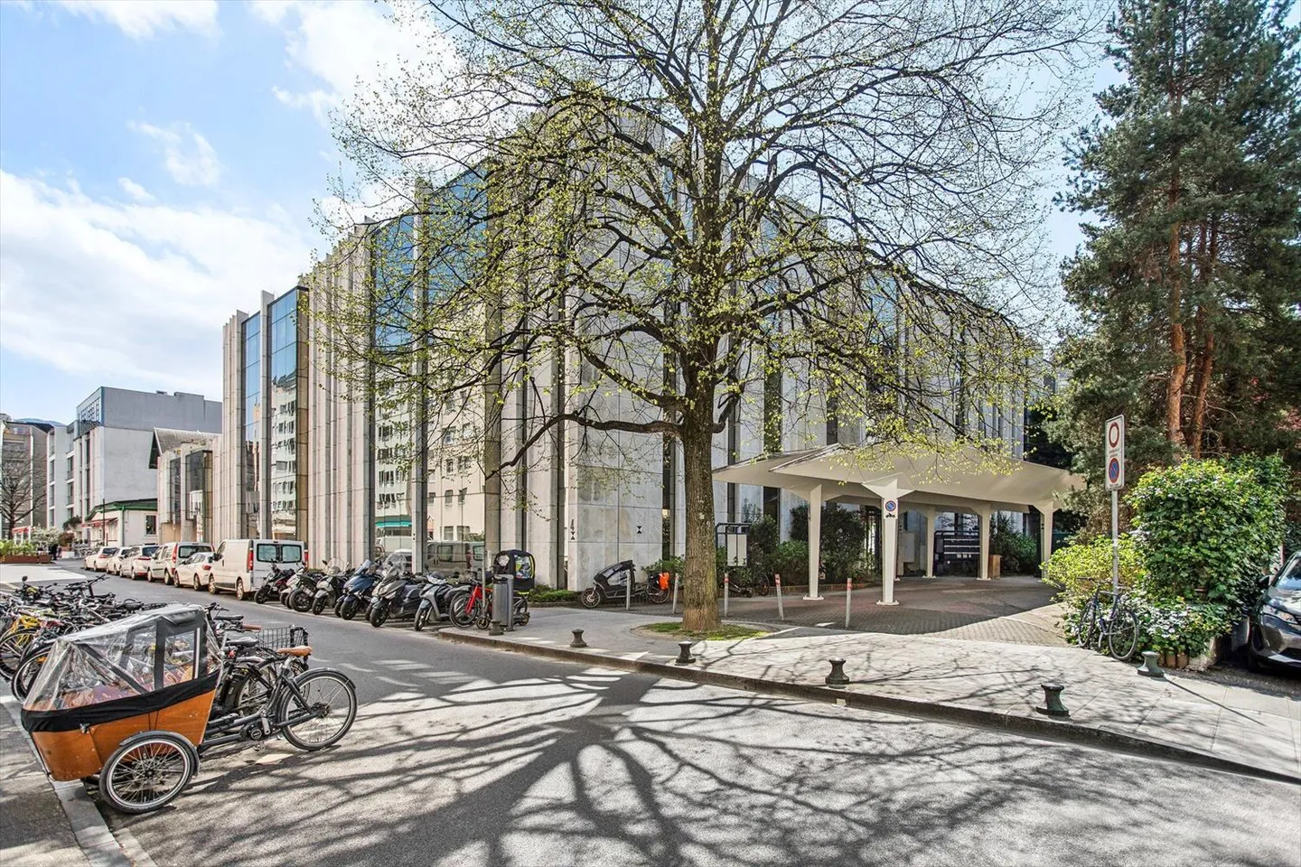 Surfaces de bureaux à louer secteur Acacias à Genève - Photo 1 sur 12