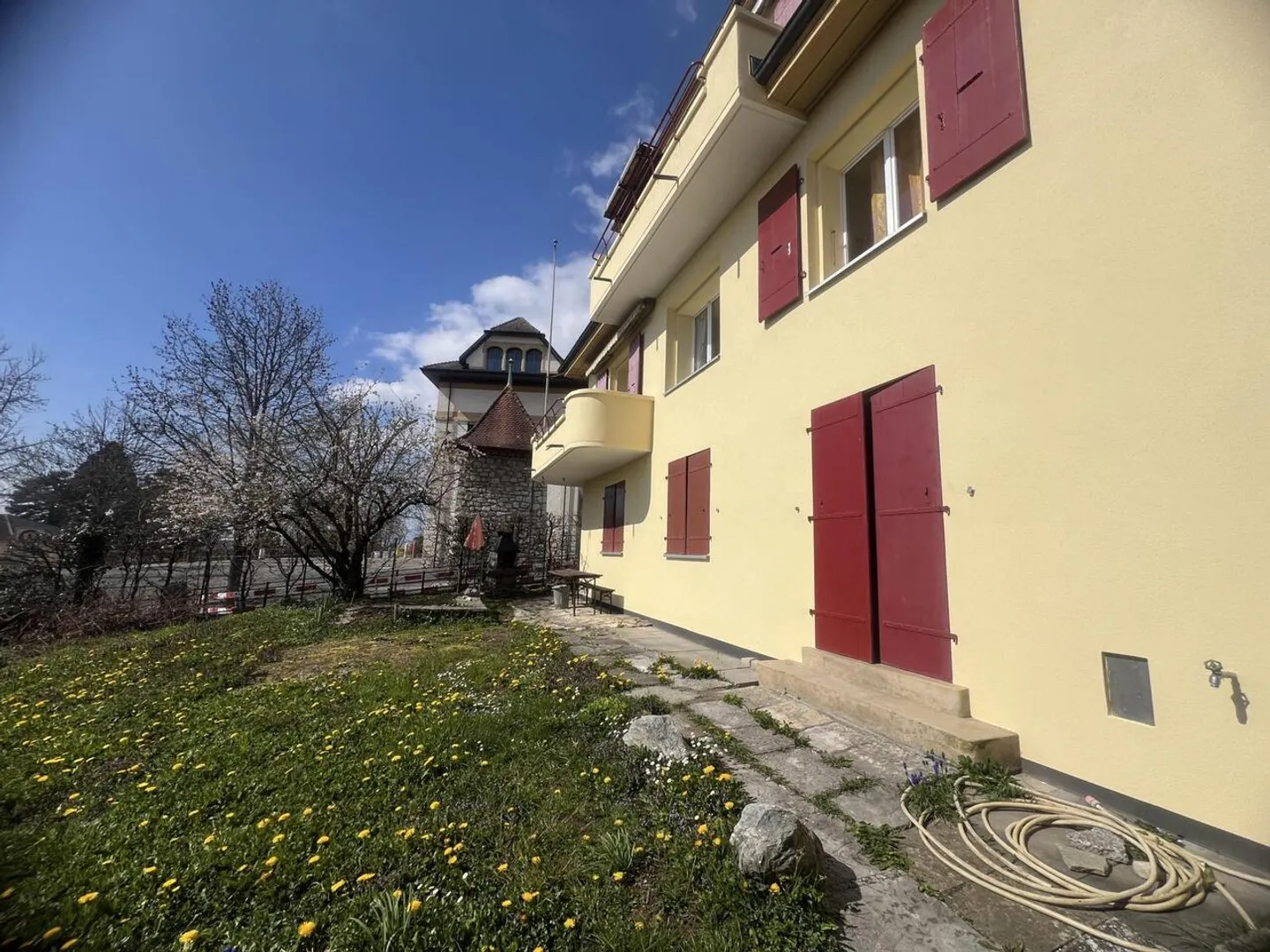 Charming garden-level apartment with a view of the lake and the Alps - Photo 10 of 11