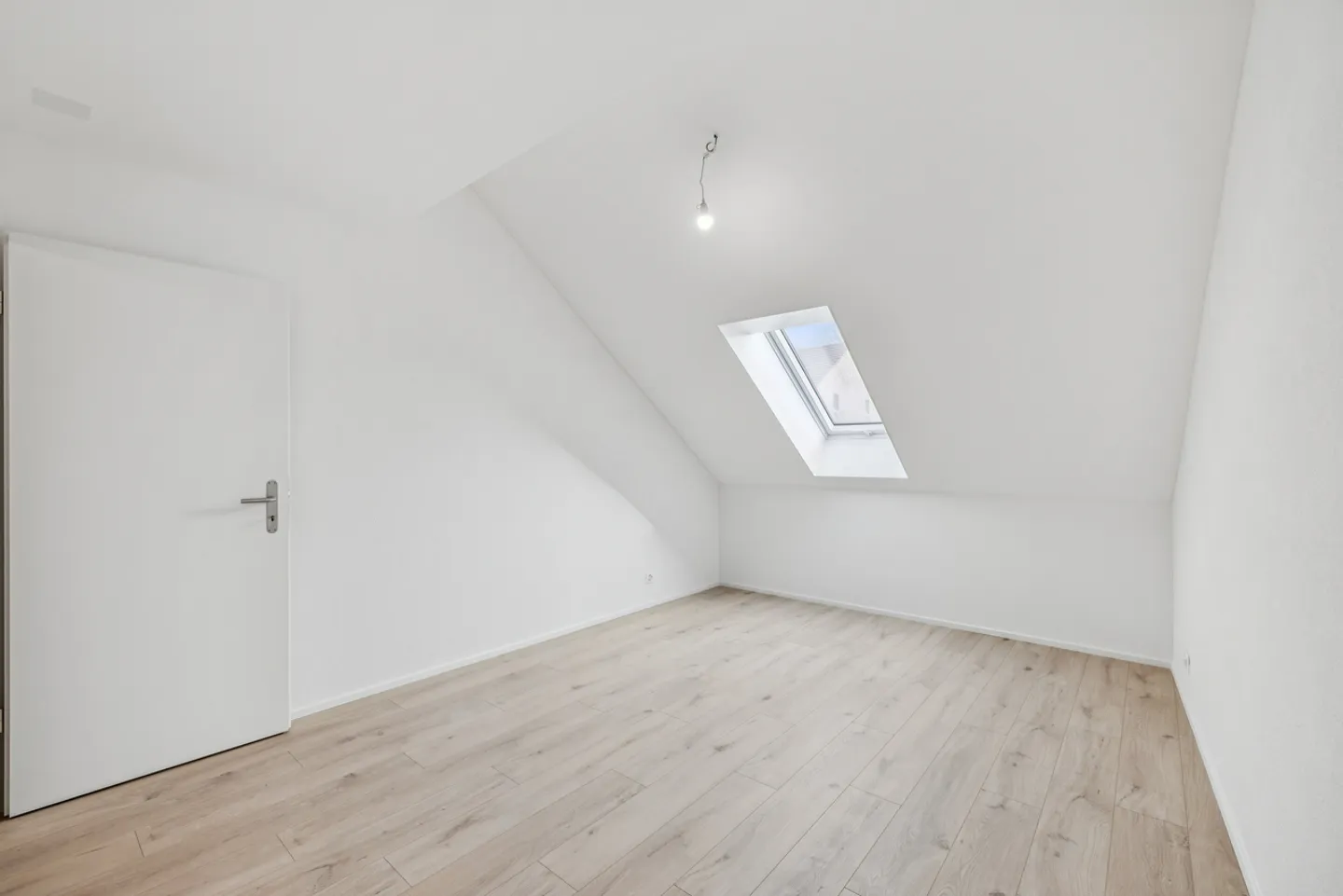 Dorf XVI - Charmante 4,5 Zimmer mit Balkon - Foto 5 von 8