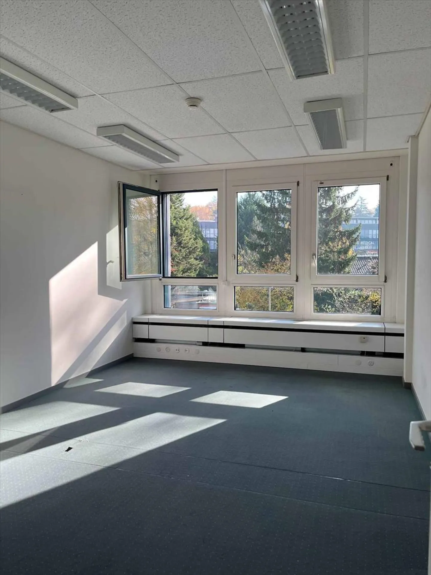 Uffici luminosi in affitto vicino all'aeroporto e a Place des Nations - Foto 2 di 6