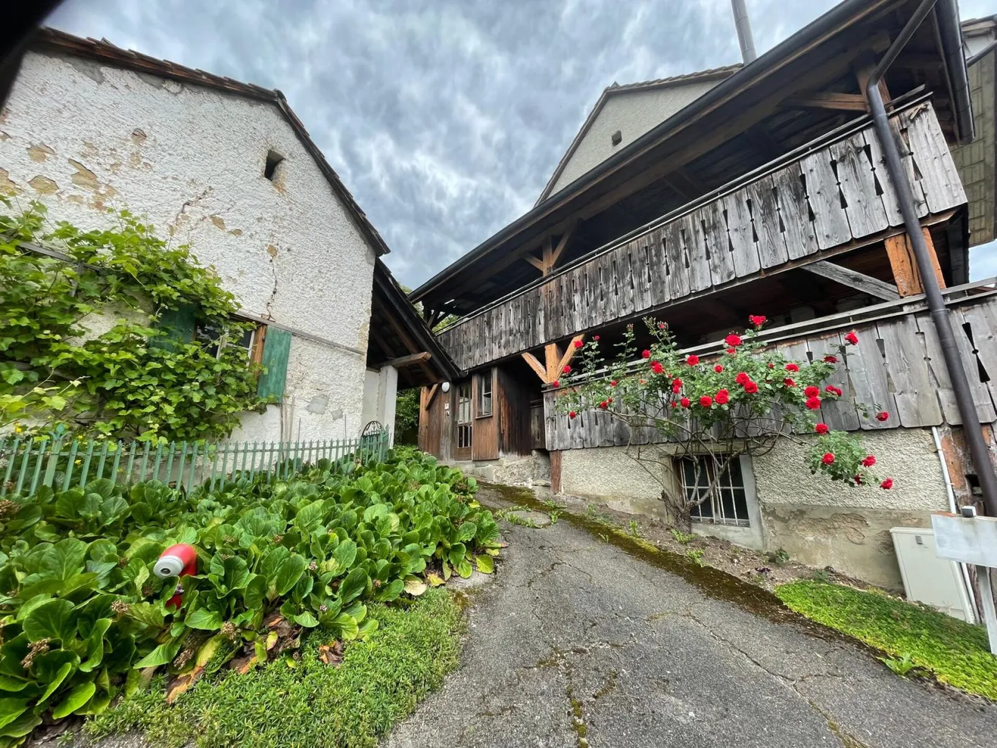 Propriété à rénover avec histoire et potentiel - Photo 2 sur 13