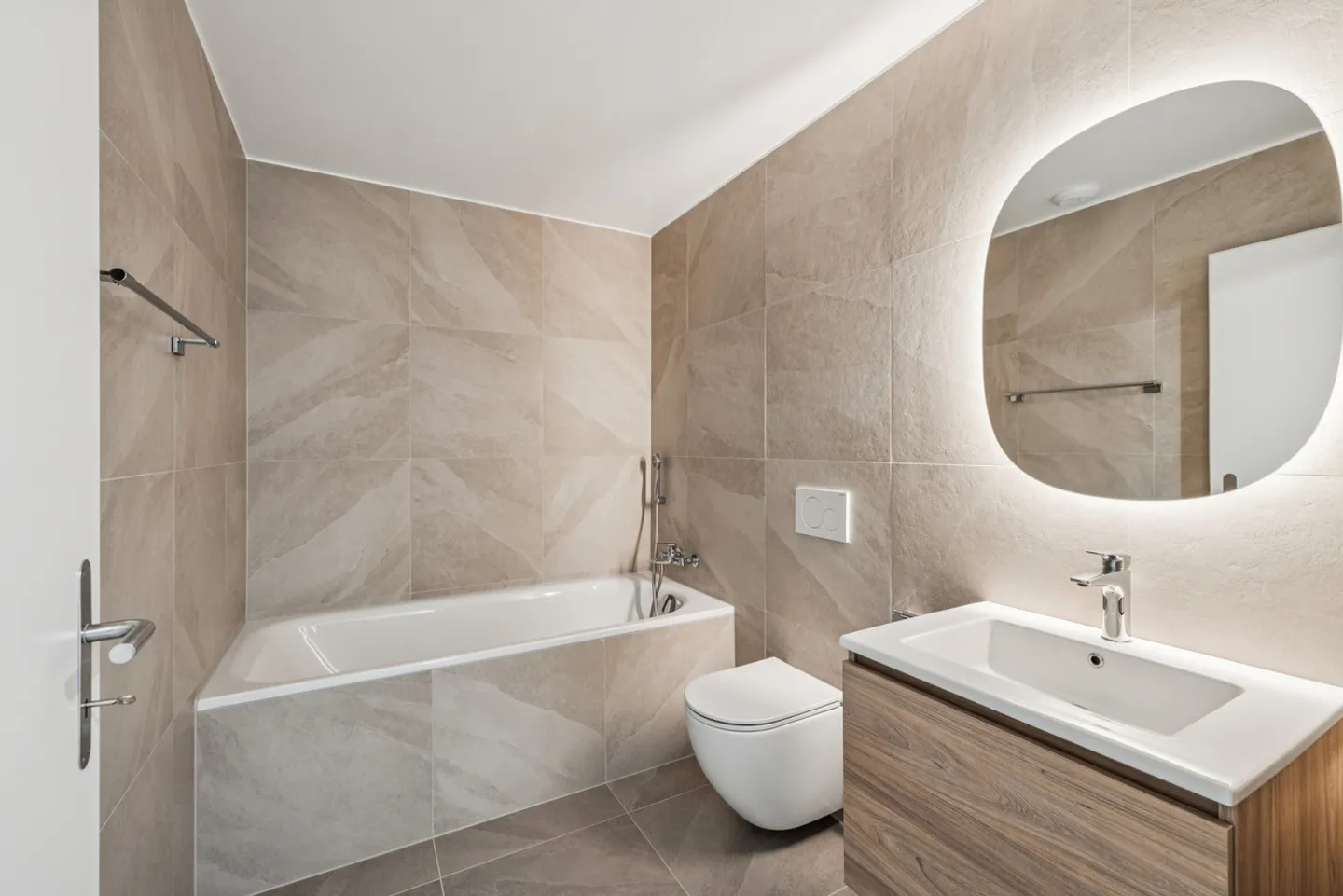 Dorf XVI - Charmante 4,5 Zimmer mit Balkon - Foto 7 von 8