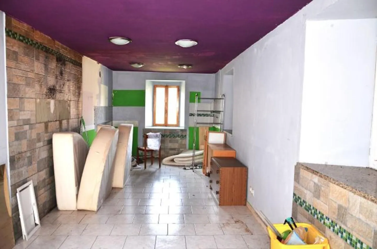 Maison tessinoise de 12 pièces au centre du village à rénover avec jardin - Photo 2 sur 13