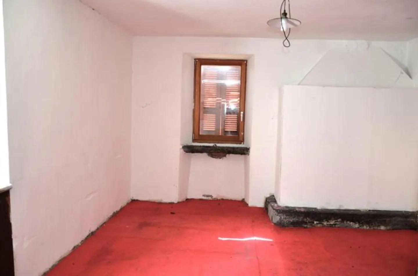 Maison tessinoise de 12 pièces au centre du village à rénover avec jardin - Photo 4 sur 13