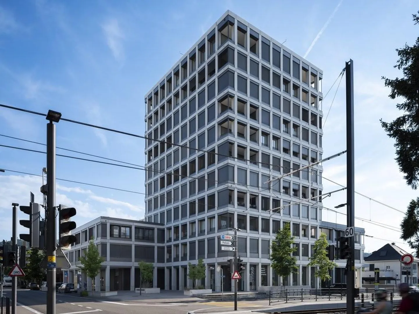 Vivere moderno nella torre a Pratteln - Foto 1 di 10