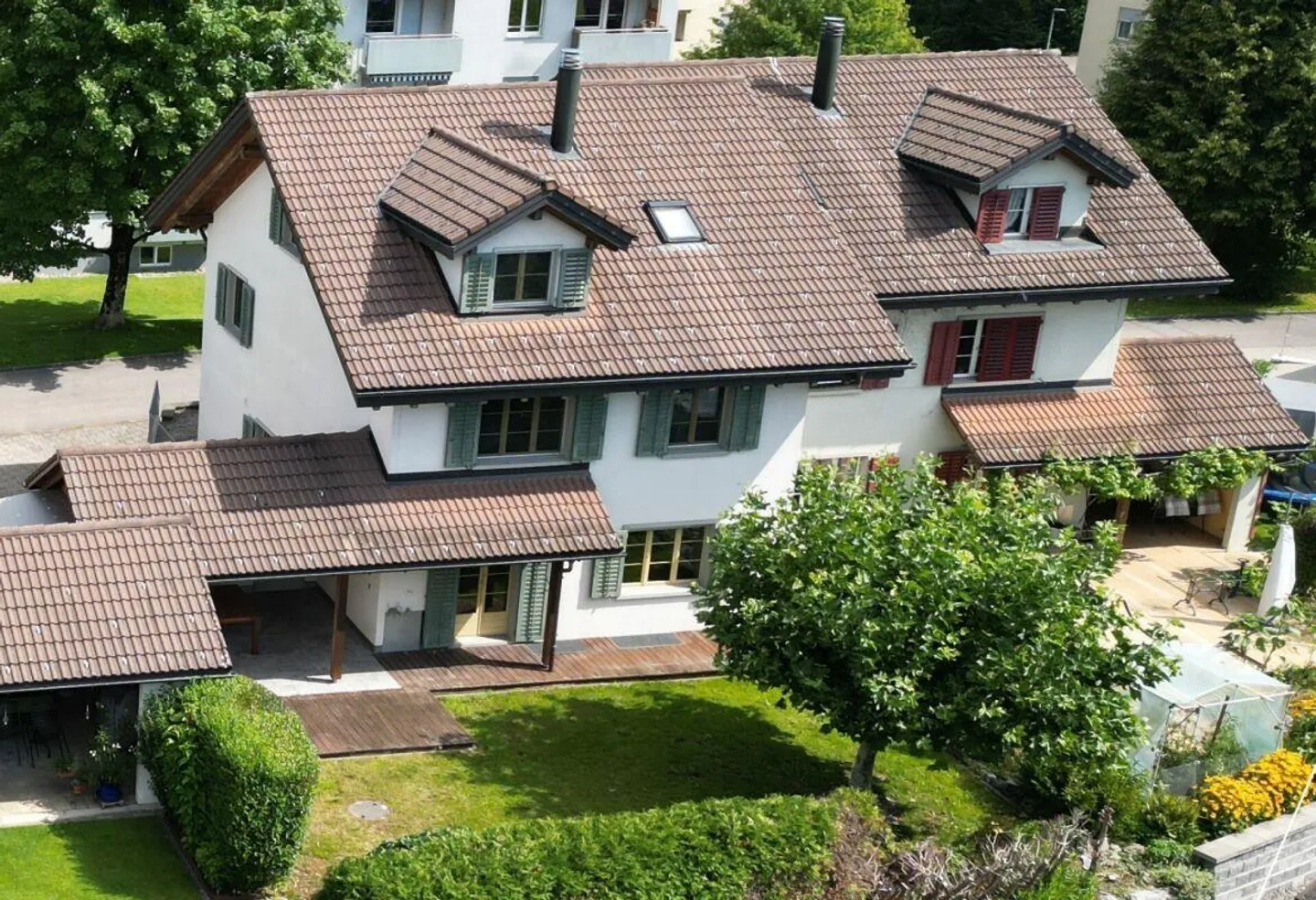 Semi-Detached Family House in a Quiet Residential Area - Photo 2 of 8