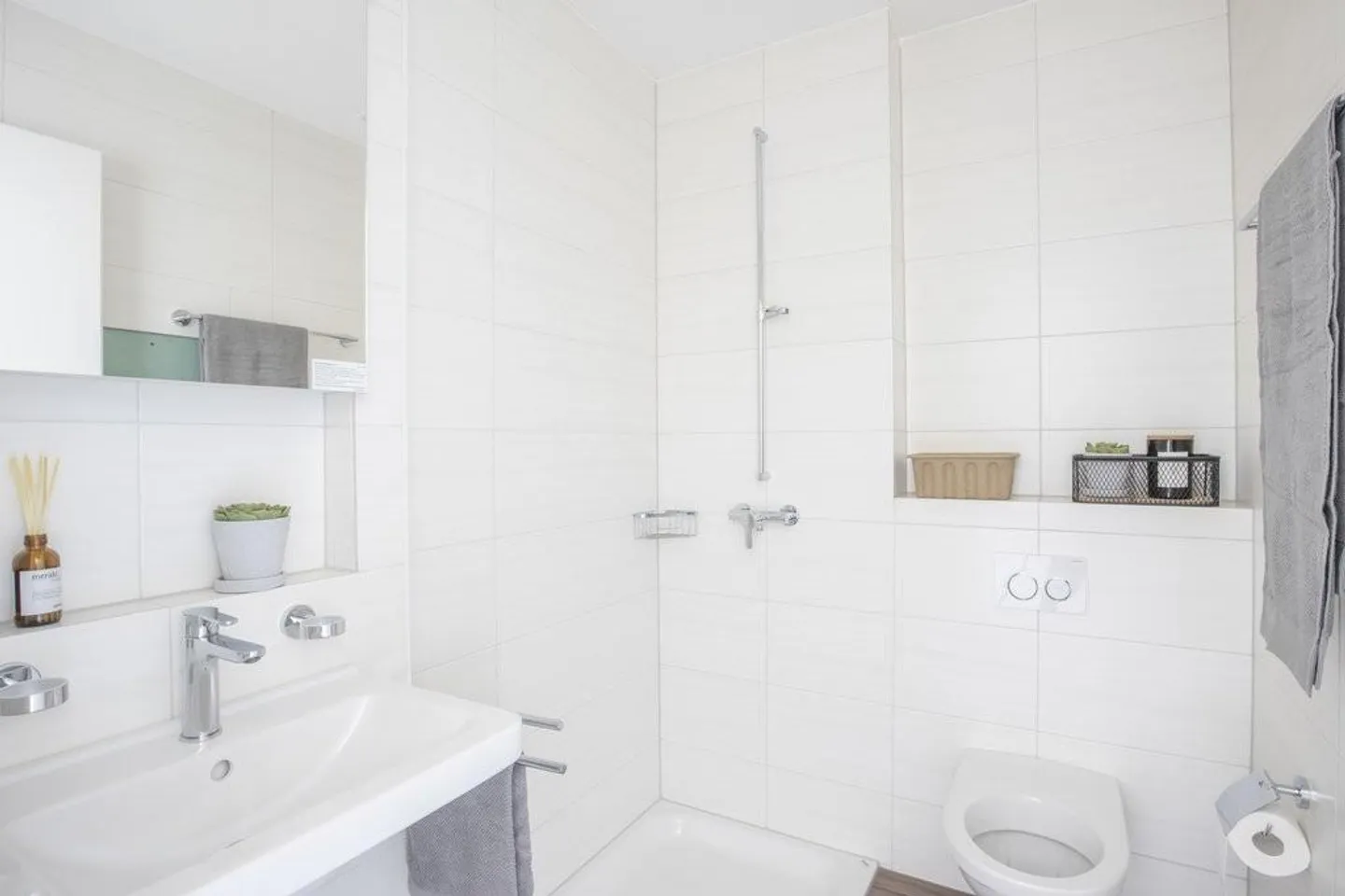 Vivere moderno nella torre a Pratteln - Foto 7 di 10