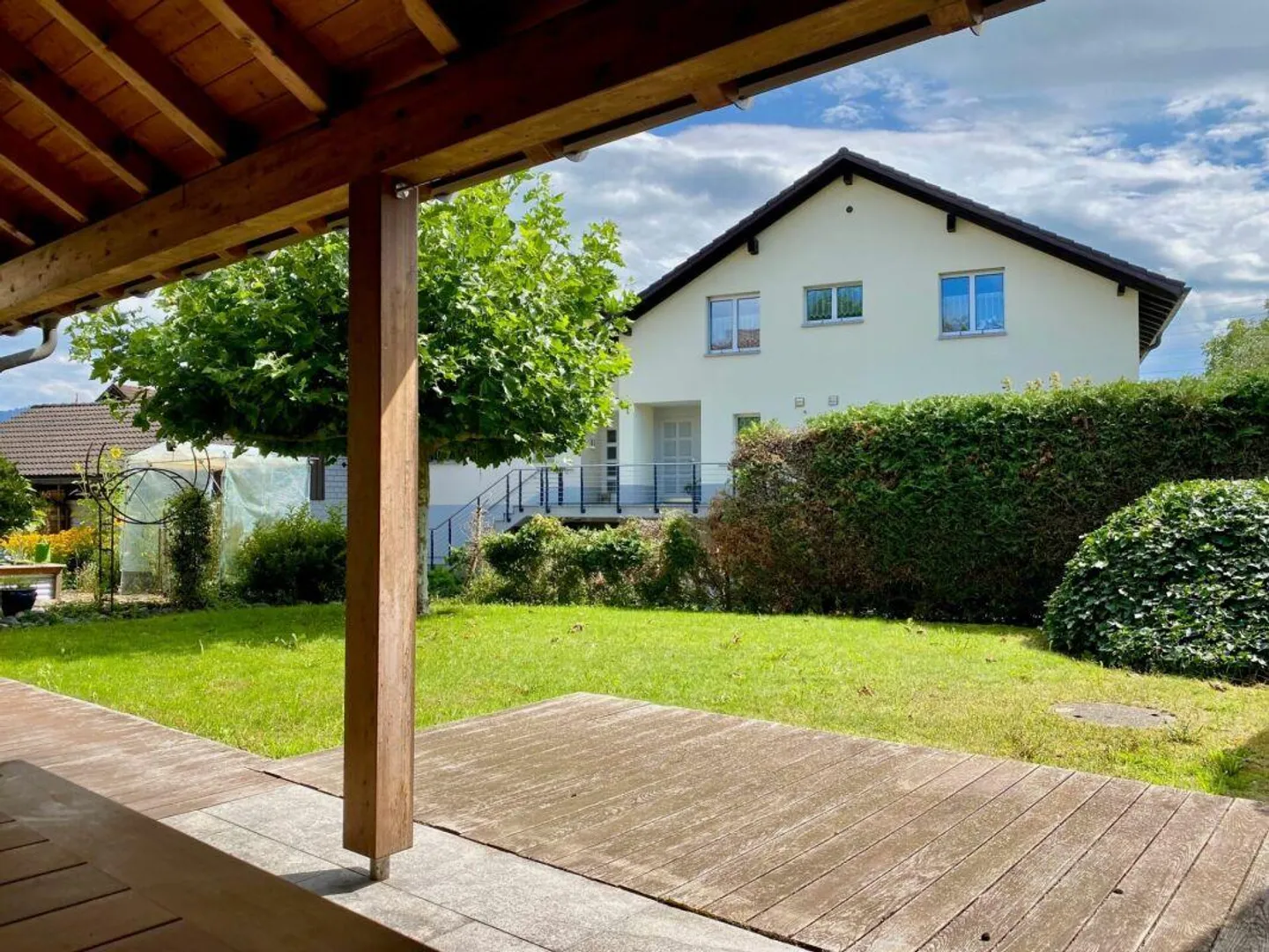 Semi-Detached Family House in a Quiet Residential Area - Photo 3 of 8