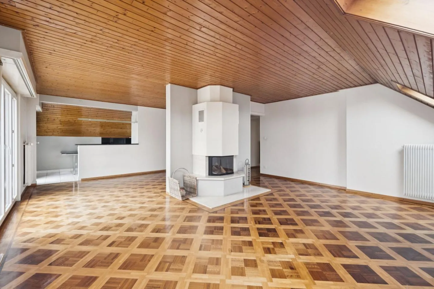 Rare address in the center of Saint-Sulpice! - Photo 2 of 7