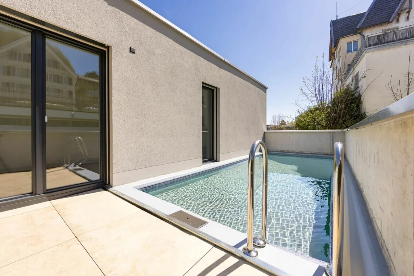 ATTICO PANORAMICO CON VISTA SUL LAGO DI COSTANZA E PISCINA PRIVATA, VIVERE AL MASSIMO LIVELLO - Foto 1 di 12