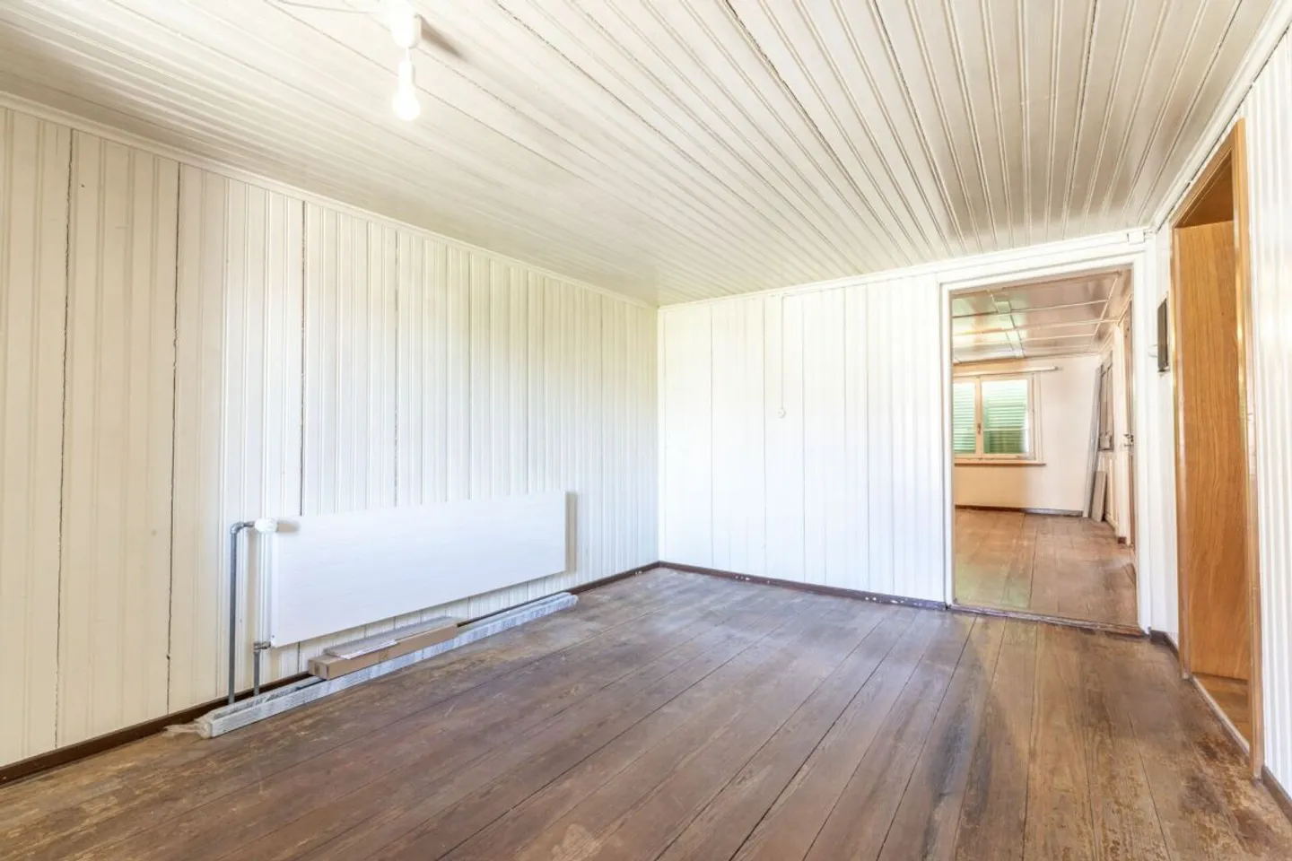 Zweifamilienhaus mit Ökonomiegebäude und vielseitigem Entwicklungspotenzial - Photo 8 sur 18
