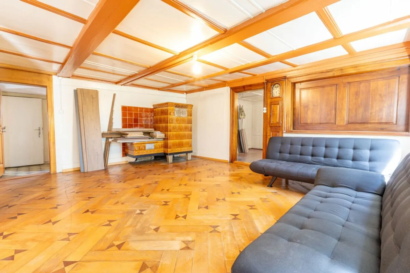 Zweifamilienhaus mit Ökonomiegebäude und vielseitigem Entwicklungspotenzial - Photo 5 sur 18
