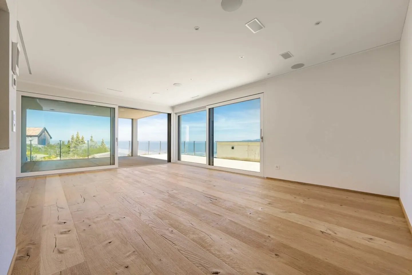 ATTICO PANORAMICO CON VISTA SUL LAGO DI COSTANZA E PISCINA PRIVATA, VIVERE AL MASSIMO LIVELLO - Foto 6 di 12
