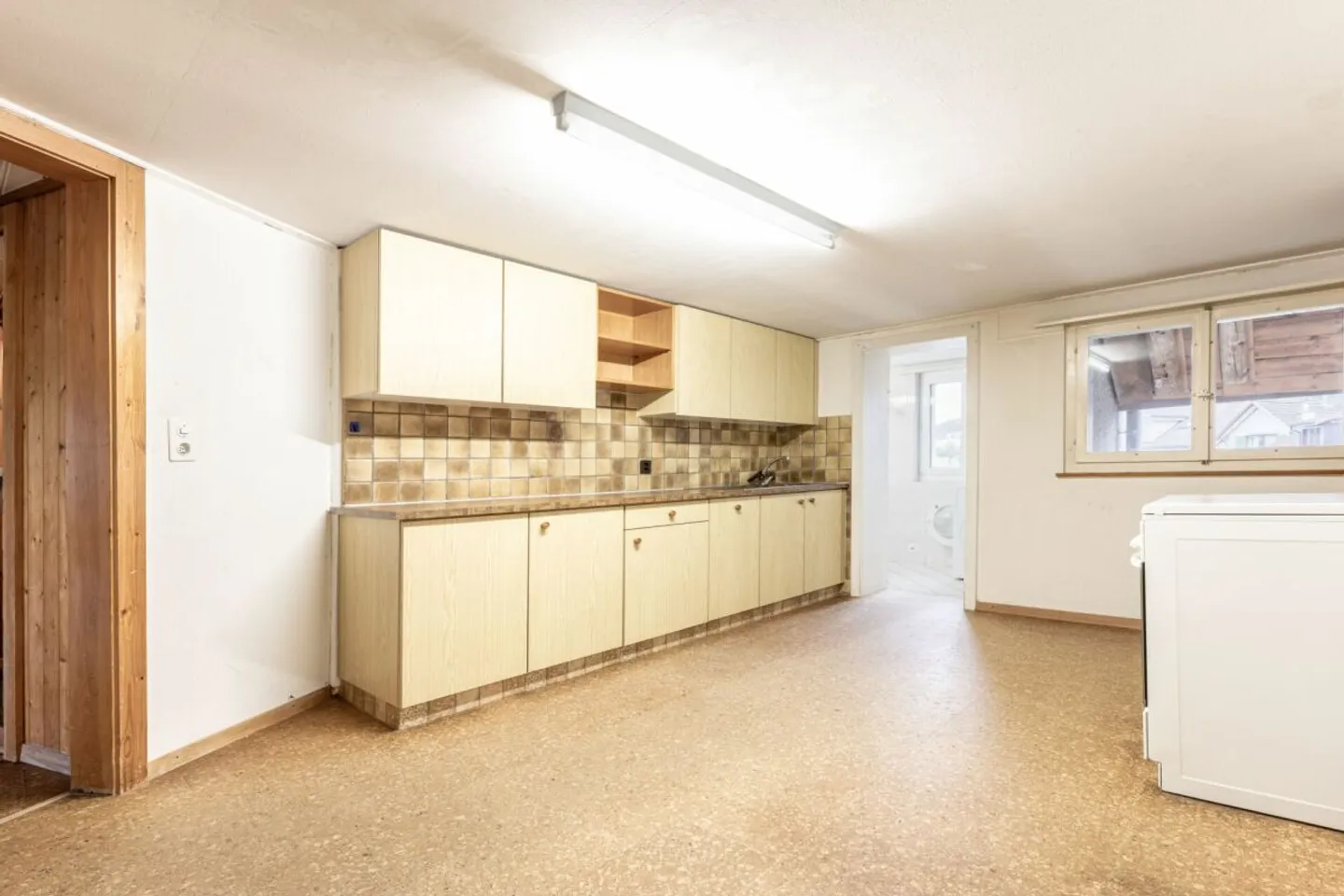 Zweifamilienhaus mit Ökonomiegebäude und vielseitigem Entwicklungspotenzial - Photo 11 sur 18