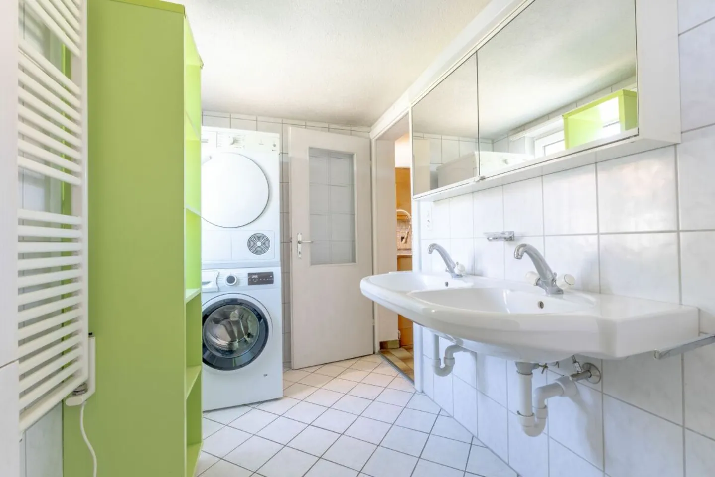 Zweifamilienhaus mit Ökonomiegebäude und vielseitigem Entwicklungspotenzial - Photo 12 sur 18