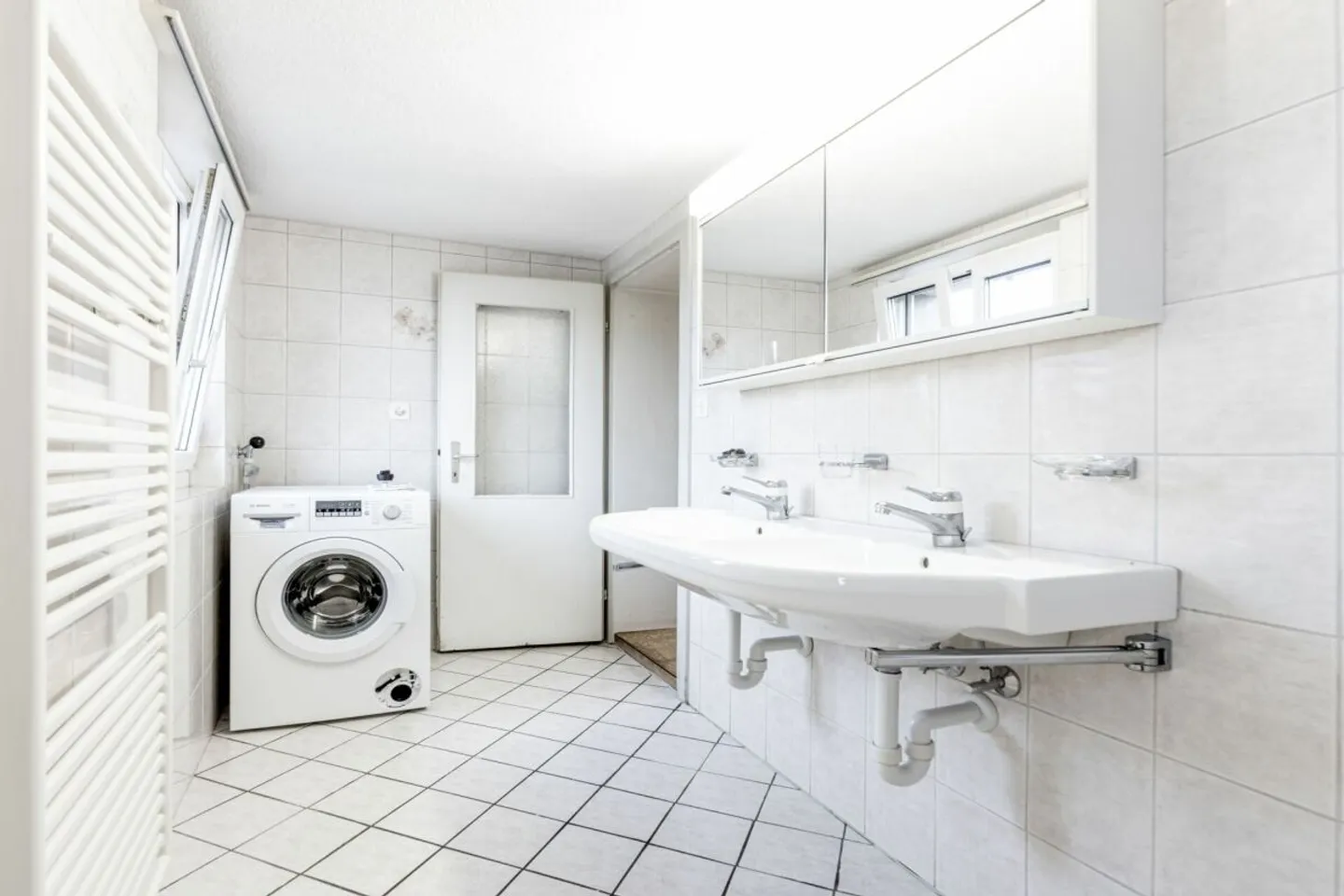 Zweifamilienhaus mit Ökonomiegebäude und vielseitigem Entwicklungspotenzial - Photo 13 sur 18