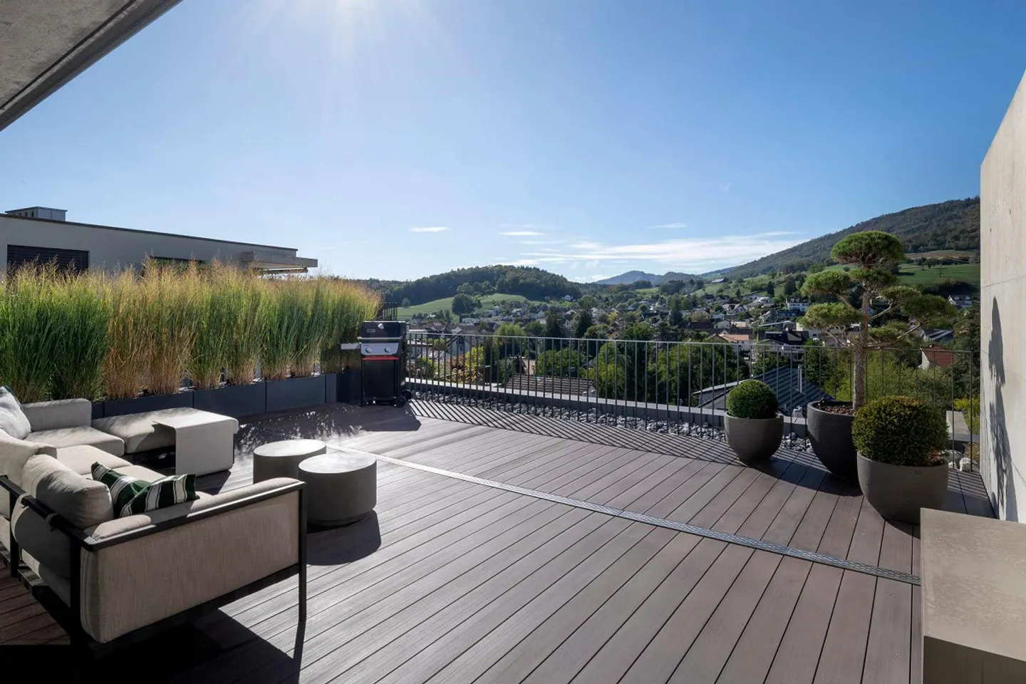 A Home to Feel Good: 4.5-Room Apartment with Generous Terrace - Photo 1 of 13