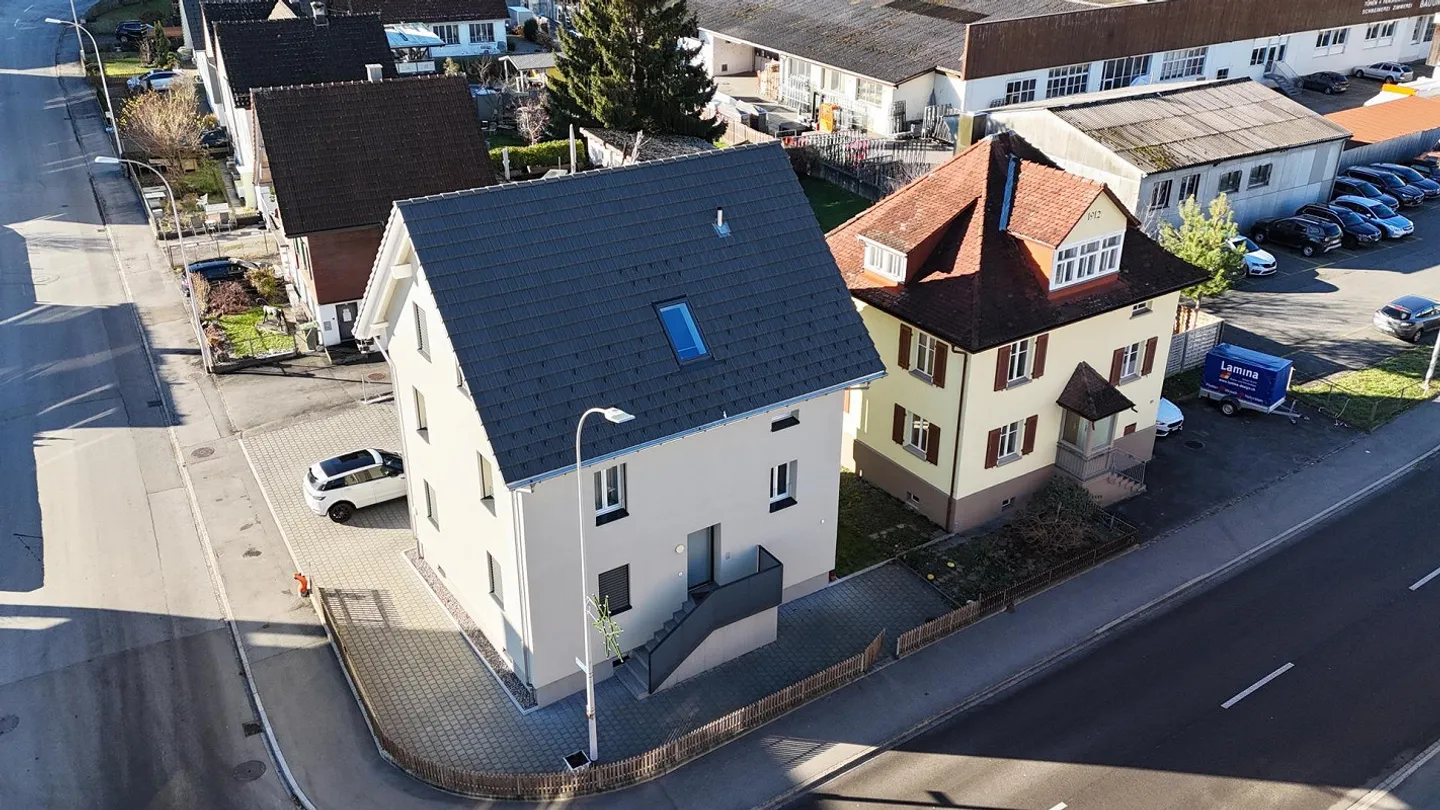 Saniertes Mehrfamilienhaus mit zwei Wohnungen - Foto 2 von 11