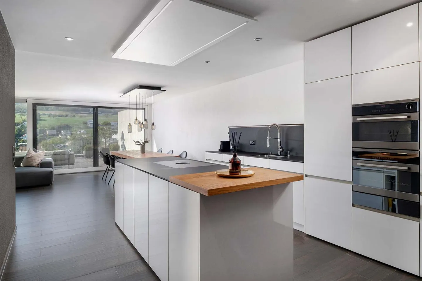 A Home to Feel Good: 4.5-Room Apartment with Generous Terrace - Photo 8 of 13