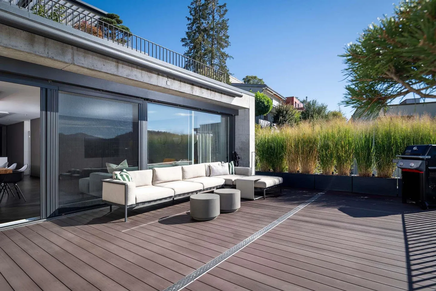A Home to Feel Good: 4.5-Room Apartment with Generous Terrace - Photo 10 of 13