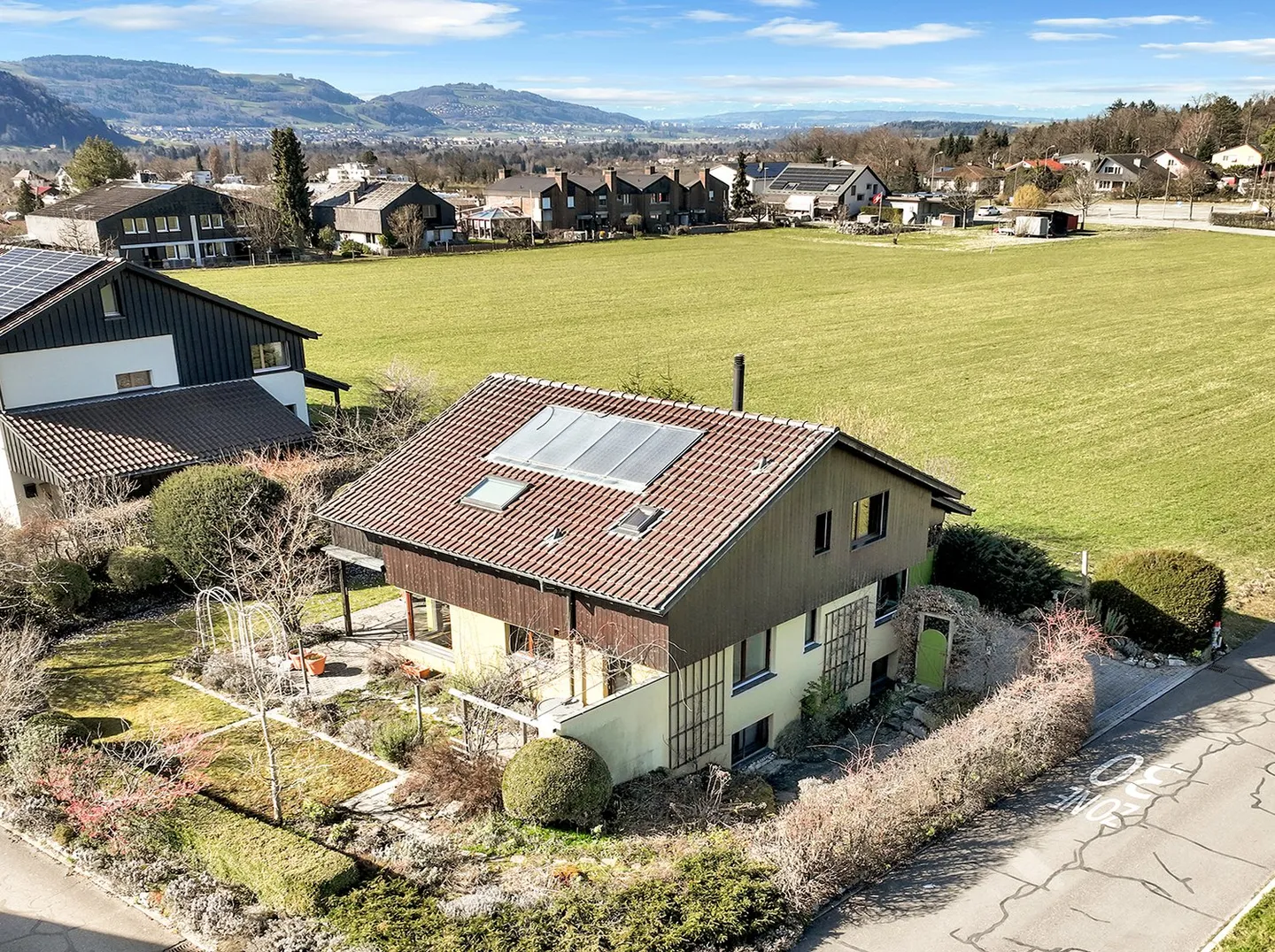 Single-family house in Münsingen "rural yet close to the city" - Photo 1 of 27