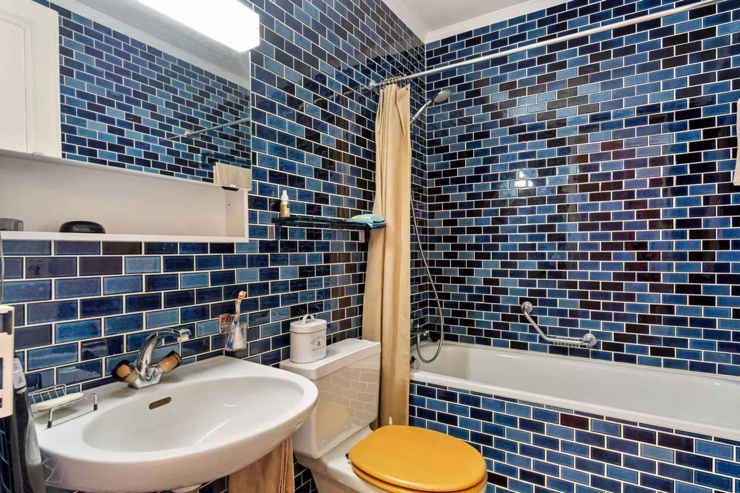 Une véritable art de vivre, entre l'intimité d'un appartement et le confort d'un hôtel renommé. - Photo 7 sur 11