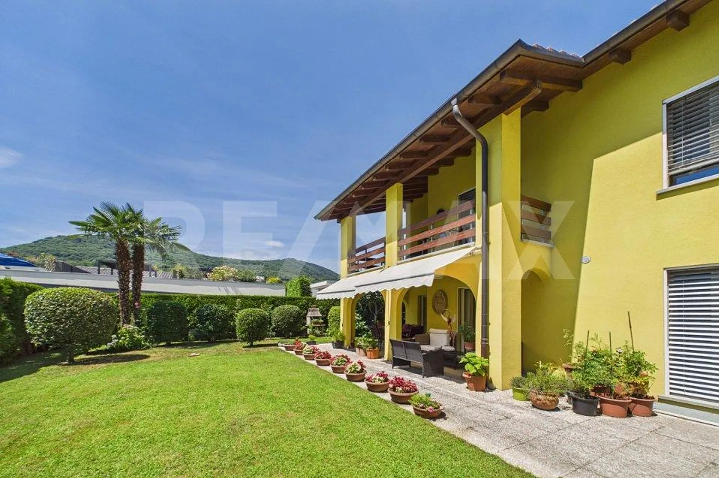 Elegantes Einfamilienhaus mit Garten - Foto 3 von 13