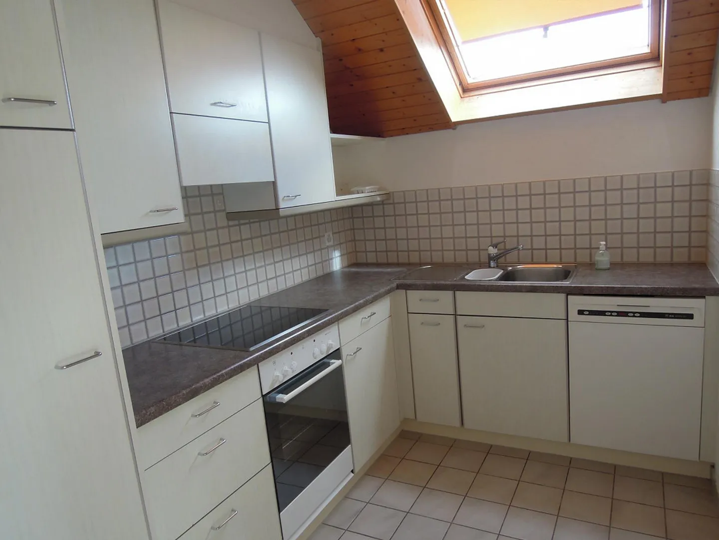Beautiful 2.5 Room Attic Apartment in Grenchen - Photo 2 of 6