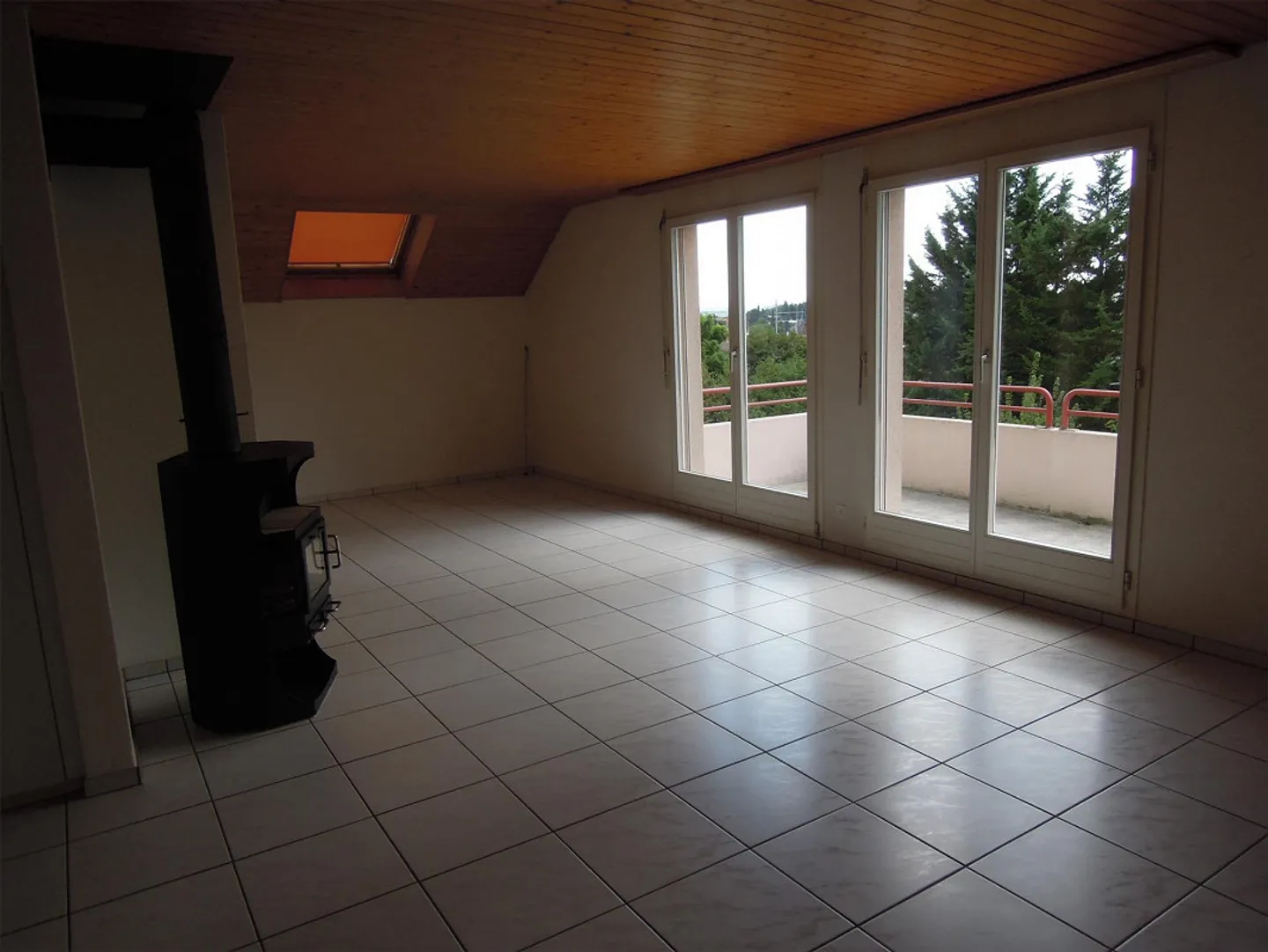 Beautiful 2.5 Room Attic Apartment in Grenchen - Photo 4 of 6