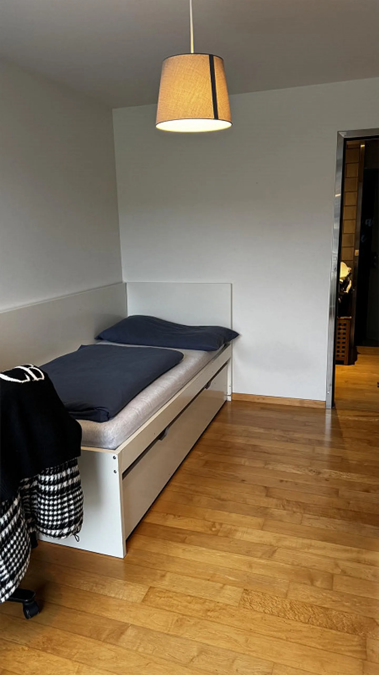 4.5 room apartment with approx. 112m2, large terrace/private garden, near the lake - Photo 10 of 16