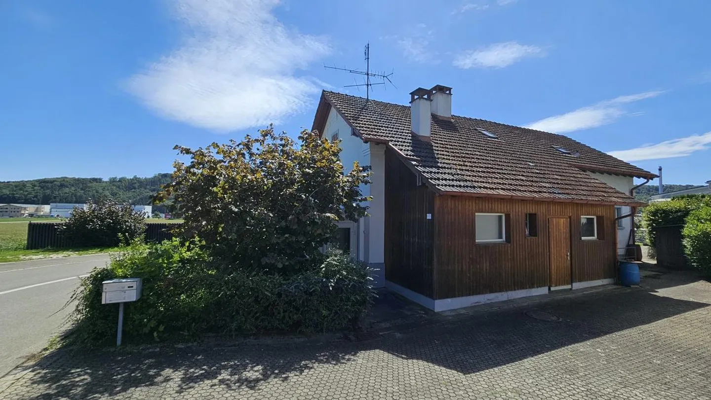 Detached 5-Room Family House in Thayngen - Photo 2 of 19