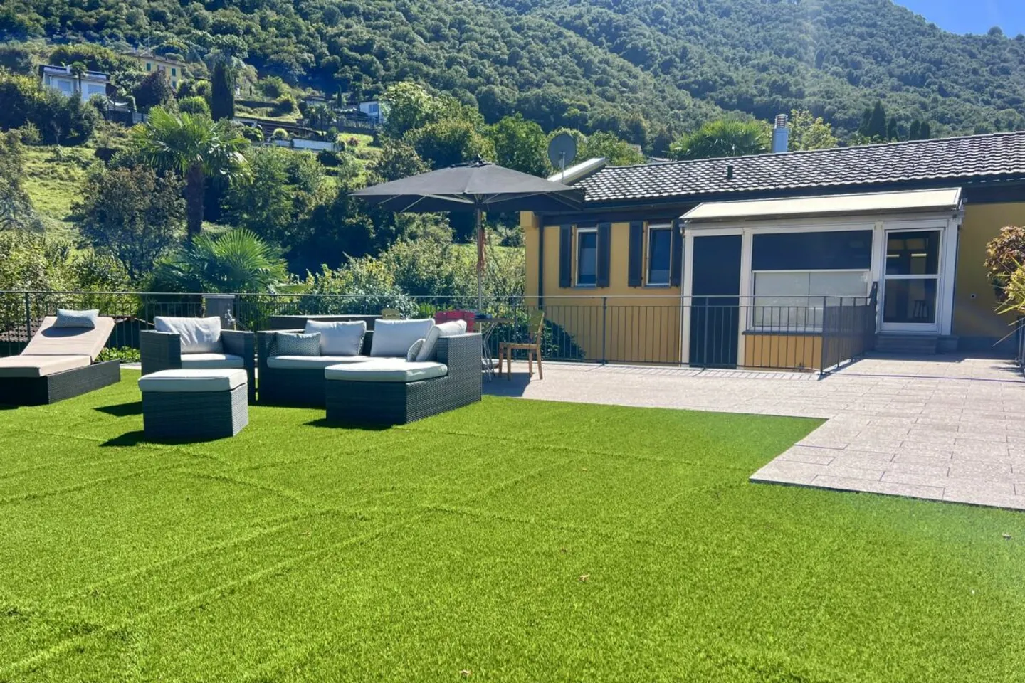 Villa in posizione soleggiata tutto l'anno con casa per gli ospiti separata e bellissimo terreno - in ottime condizioni! - Foto 18 di 56