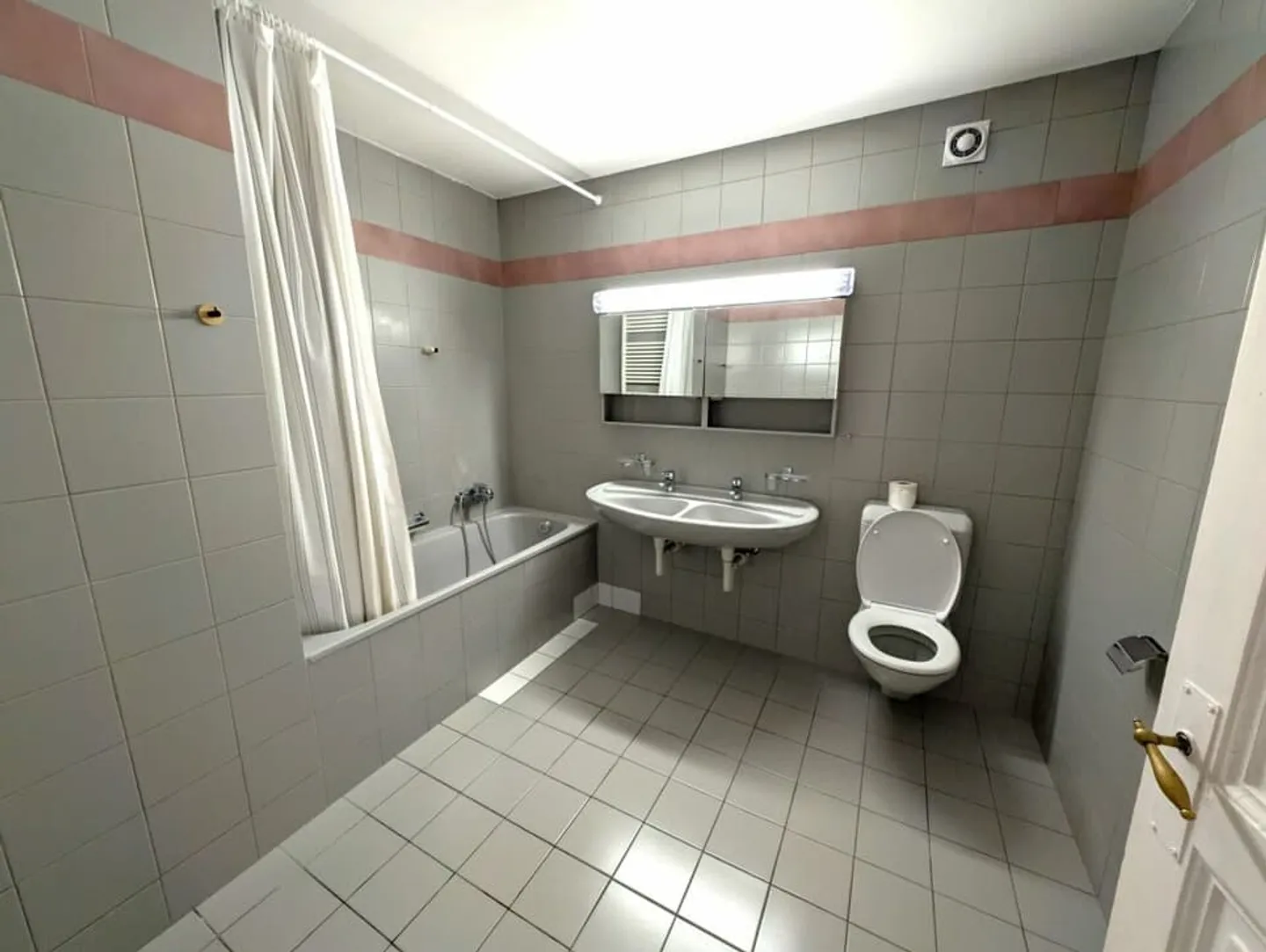 Lumineux appartement de 4 pièces au centre-ville - Photo 5 sur 8