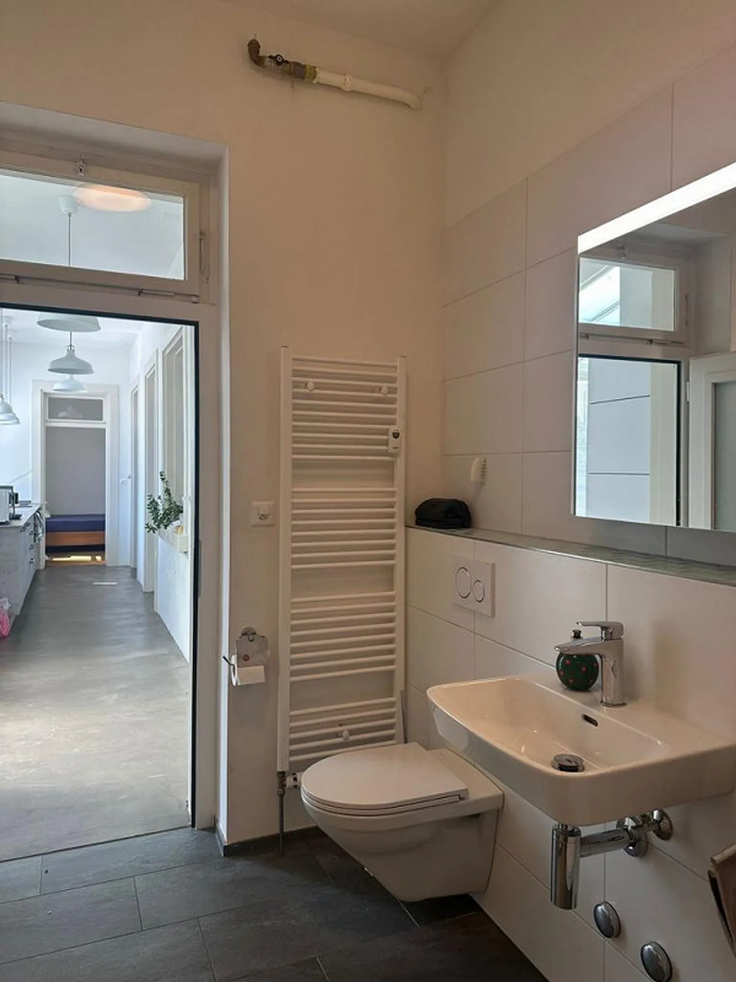 APPARTEMENT D'ANCIENNE RÉNOVATION COMPLÈTE AVEC BEAUCOUP DE CHARME ! - Photo 6 sur 12