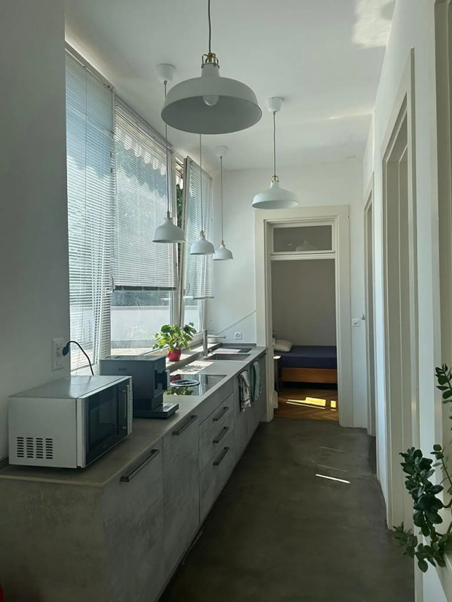 APPARTEMENT D'ANCIENNE RÉNOVATION COMPLÈTE AVEC BEAUCOUP DE CHARME ! - Photo 2 sur 12