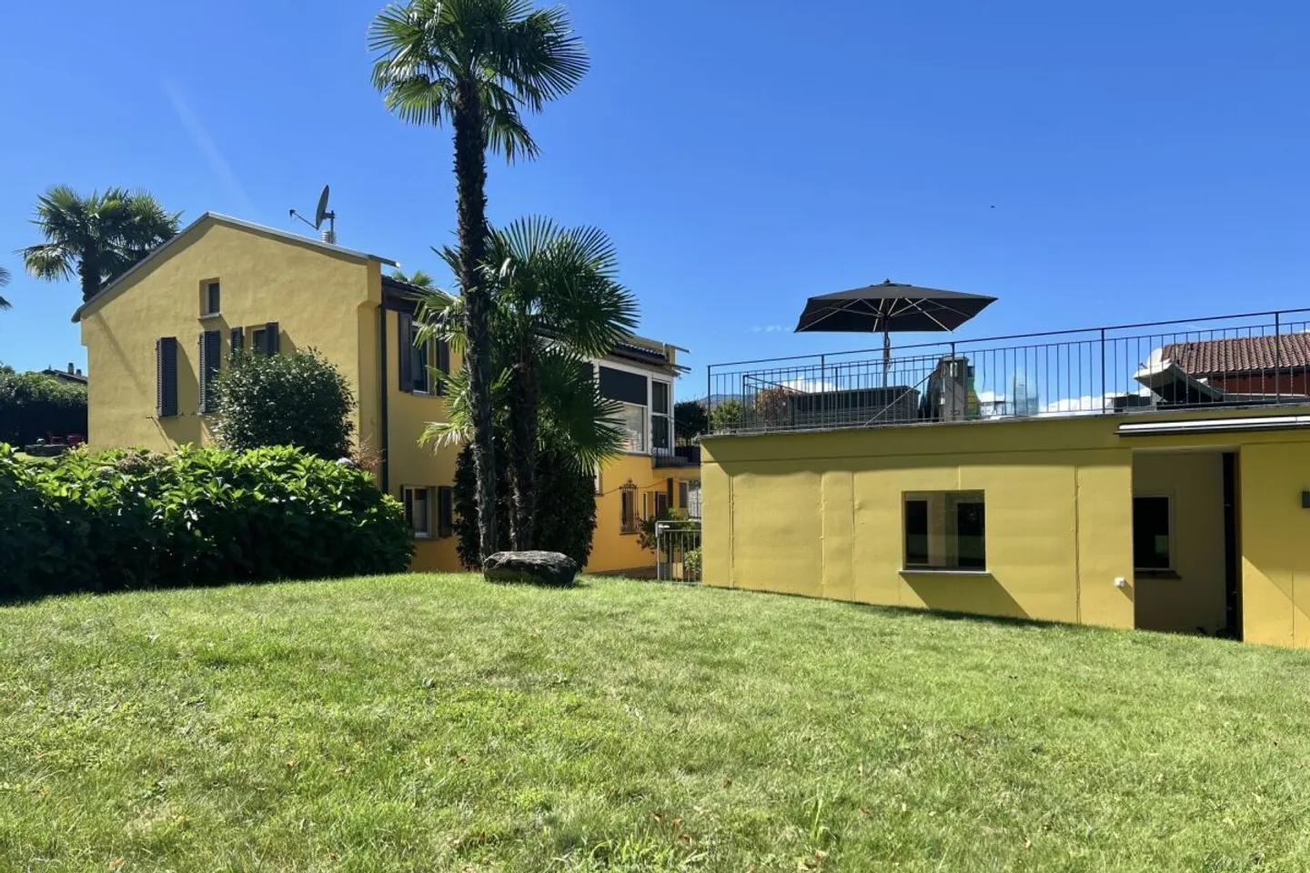 Villa in posizione soleggiata tutto l'anno con casa per gli ospiti separata e bellissimo terreno - in ottime condizioni! - Foto 49 di 56