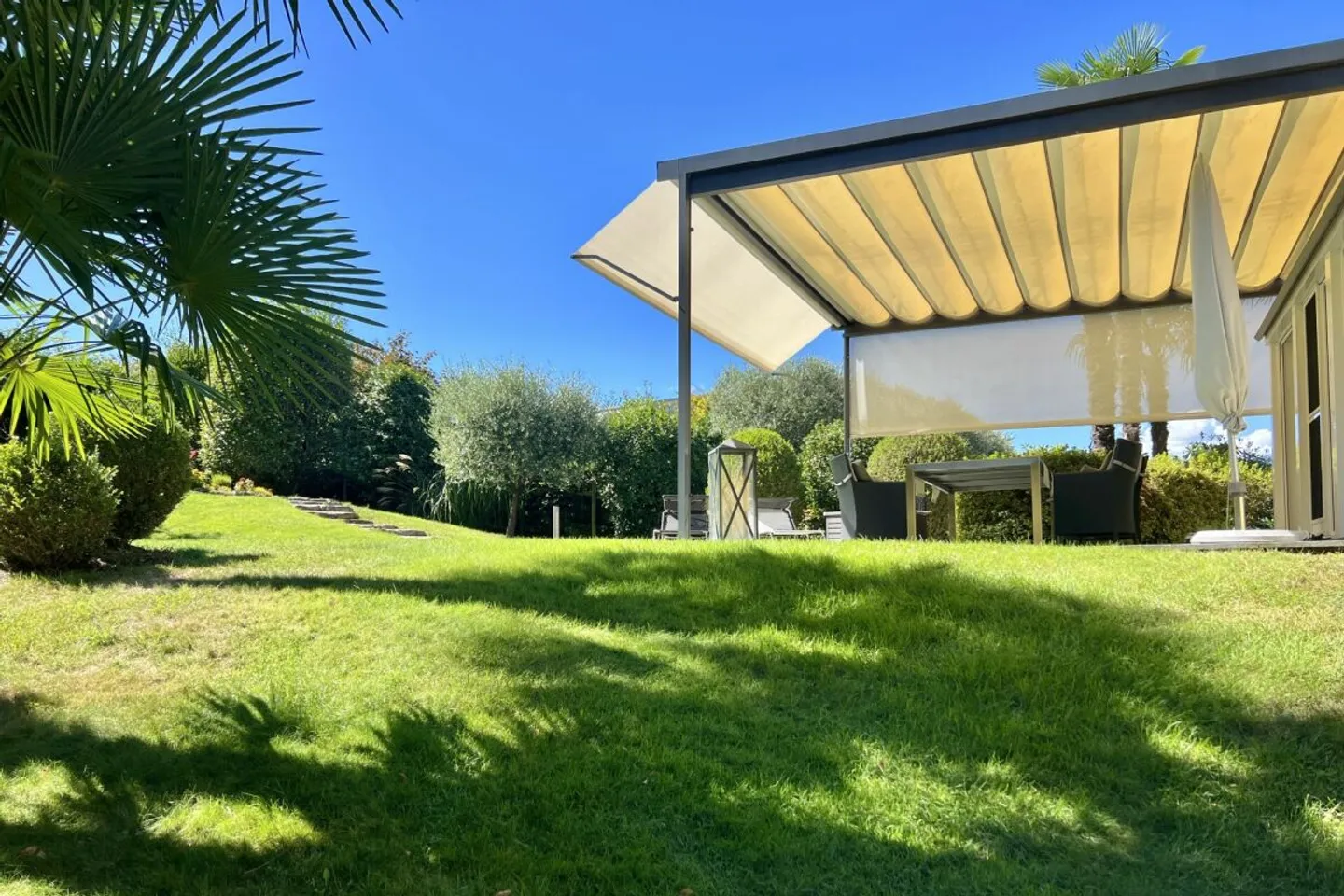 Villa in posizione soleggiata tutto l'anno con casa per gli ospiti separata e bellissimo terreno - in ottime condizioni! - Foto 55 di 56