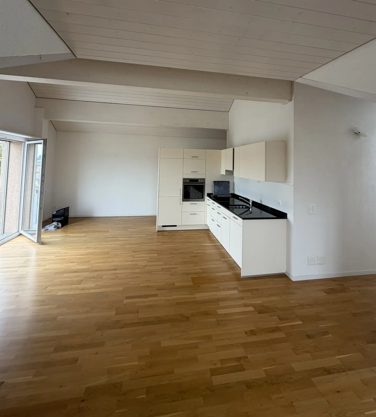 Appartamento attico elegante con charme in posizione centrale cerca nuovo inquilino! - Foto 4 di 8