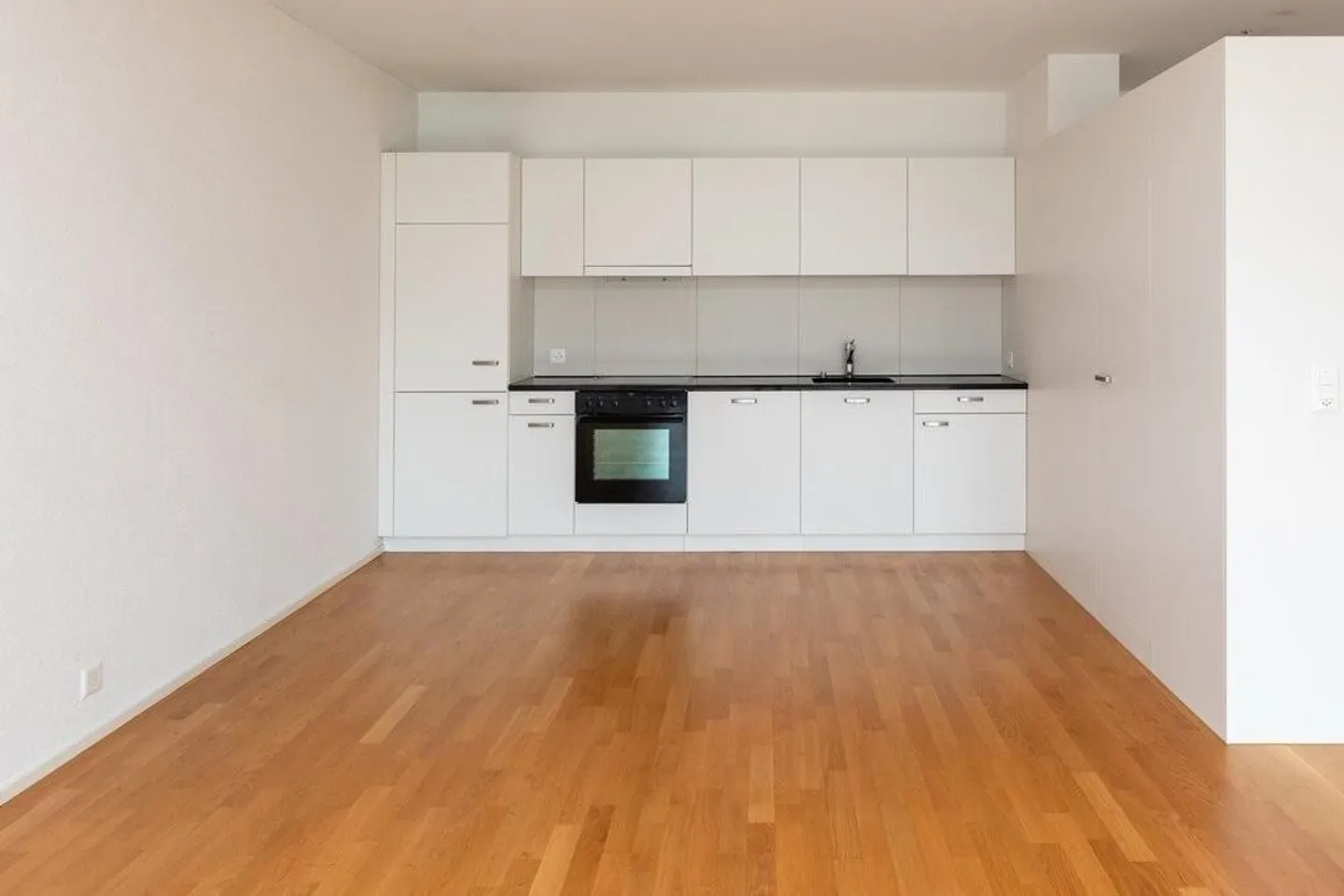 Bellissimo e luminoso appartamento di 2,5 stanze in affitto nel quartiere 4 - Foto 2 di 8