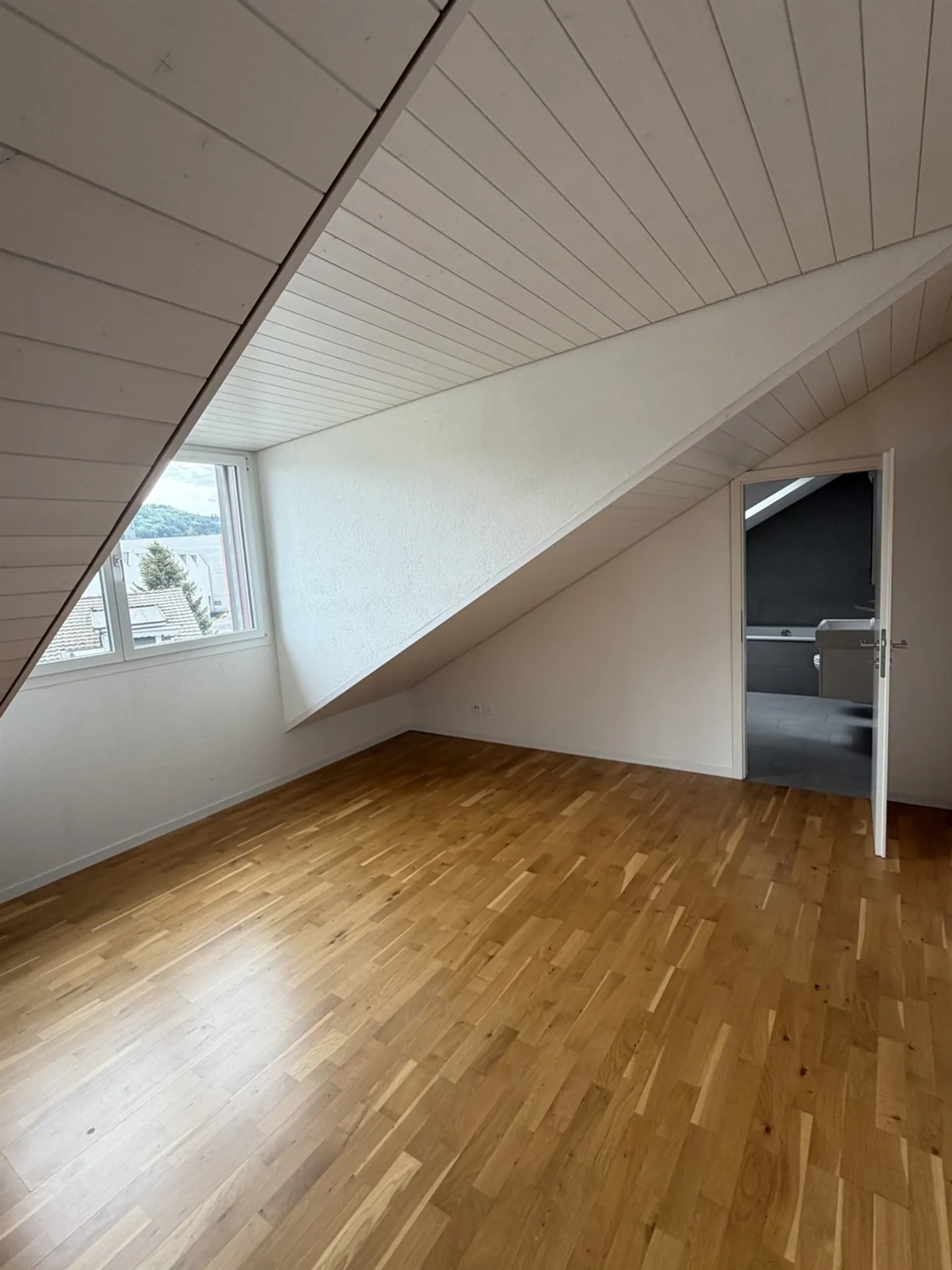 Appartamento attico elegante con charme in posizione centrale cerca nuovo inquilino! - Foto 5 di 8