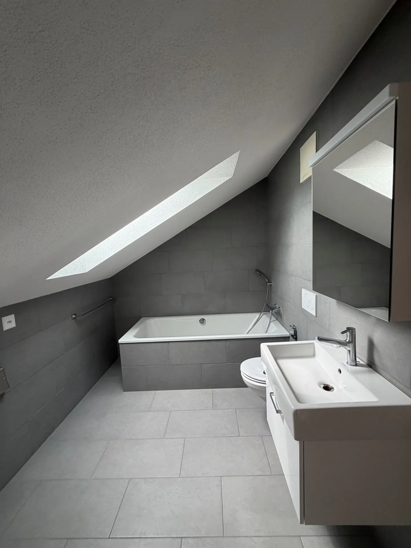 Appartamento attico elegante con charme in posizione centrale cerca nuovo inquilino! - Foto 6 di 8