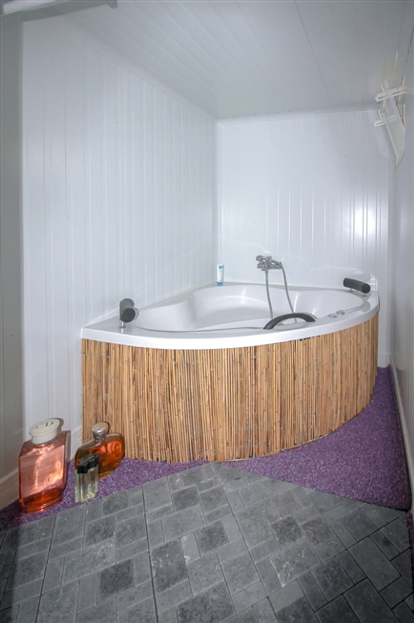 «5,5-Zimmer-Chalet mit grossem Garten mit Bäumen und überdachtem Auto» - Foto 8 von 20