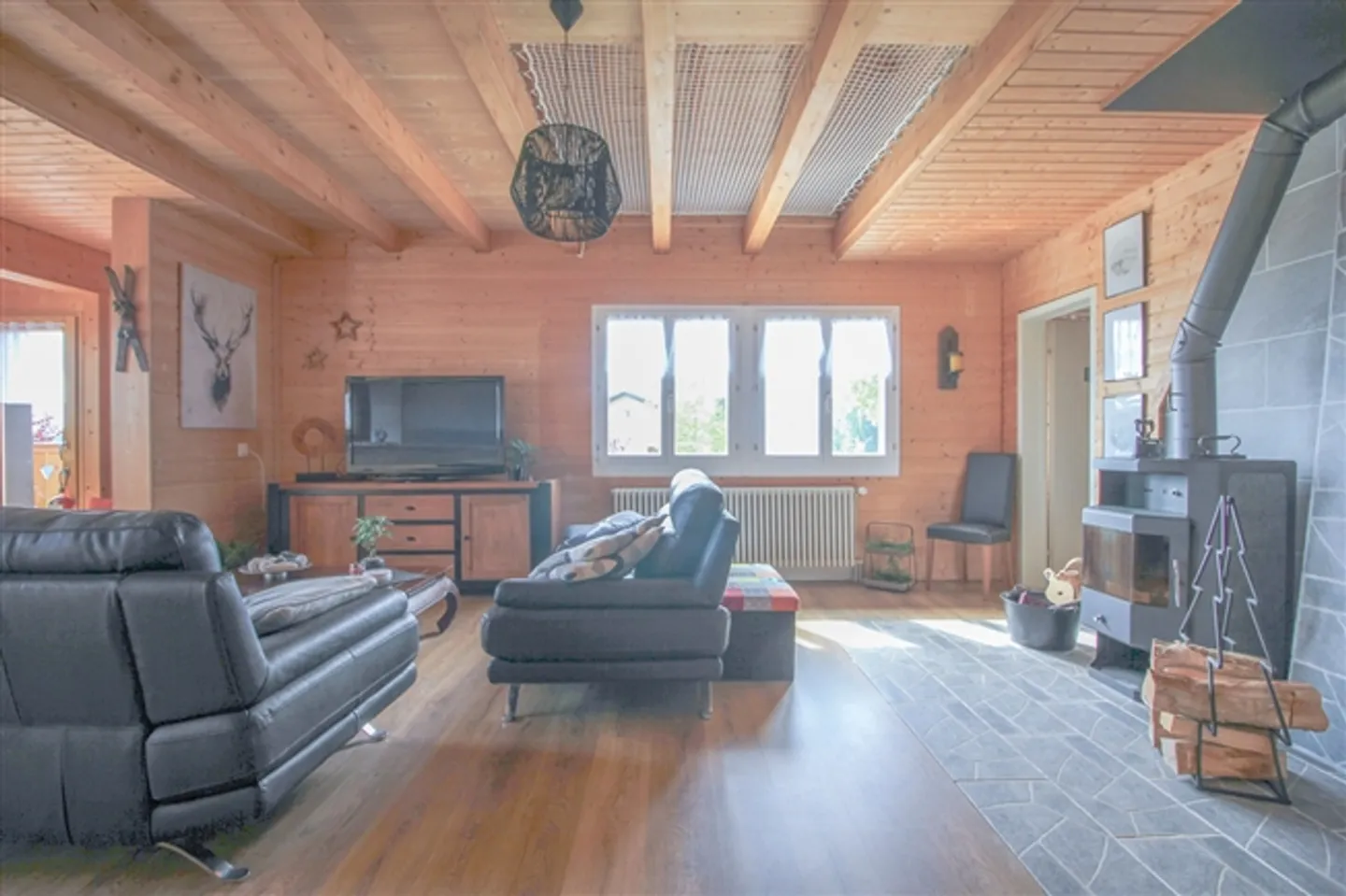 «5,5-Zimmer-Chalet mit grossem Garten mit Bäumen und überdachtem Auto» - Foto 10 von 20