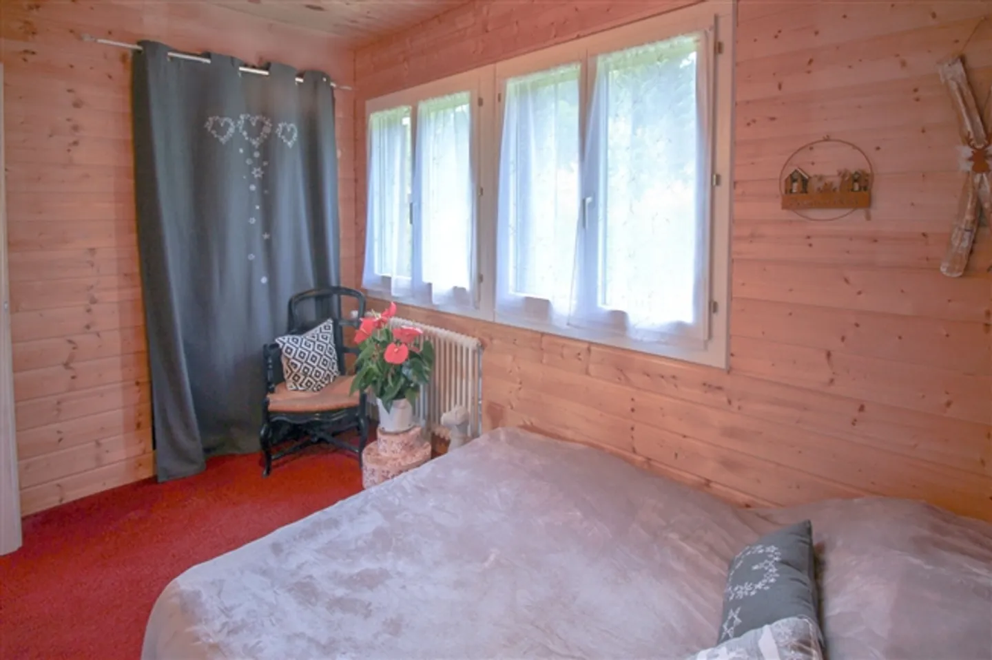 «5,5-Zimmer-Chalet mit grossem Garten mit Bäumen und überdachtem Auto» - Foto 17 von 20