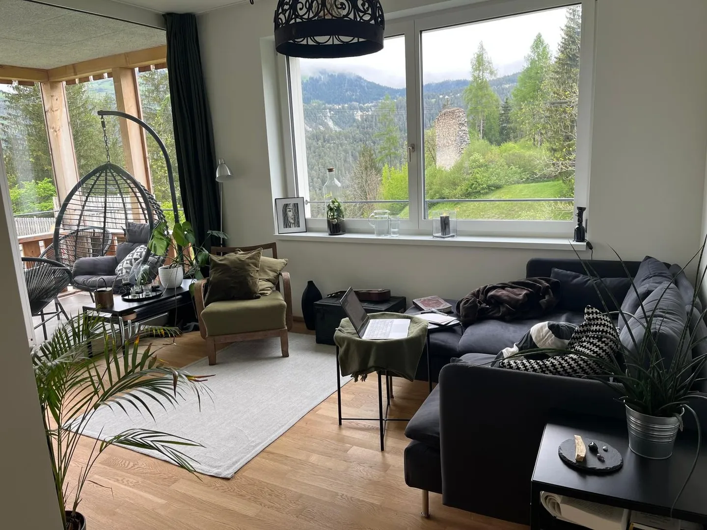 Modern 2.5-room apartment in a quiet location in Valendas - Photo 2 of 5