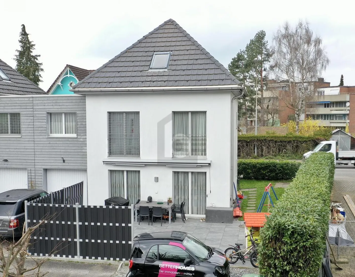 FAMILIENFREUNDLICH MIT CHARME IN ZENTRALER LAGE - Foto 1 di 6