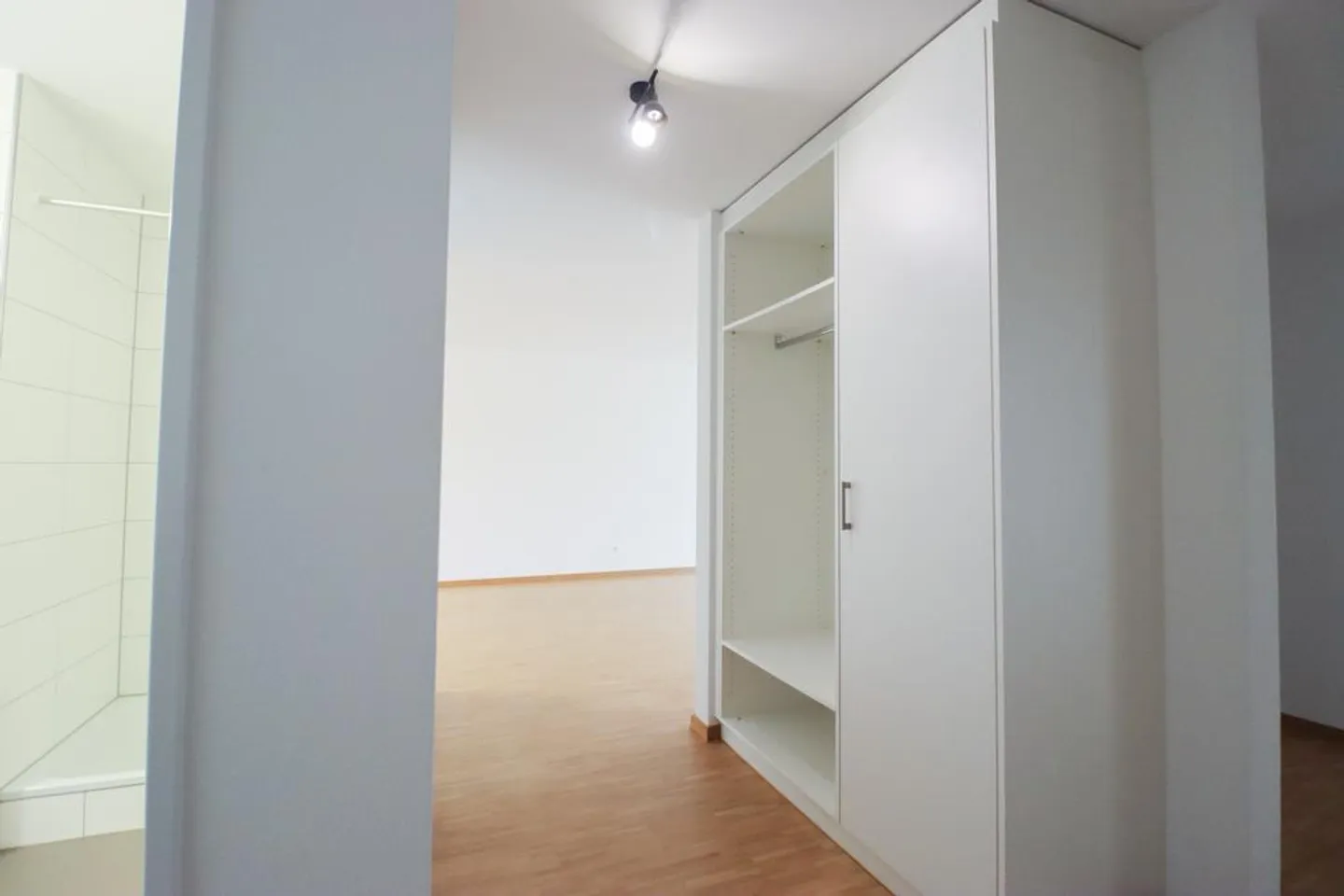 Spacious apartment with plenty of space and sunny garden seating area - Photo 3 of 8