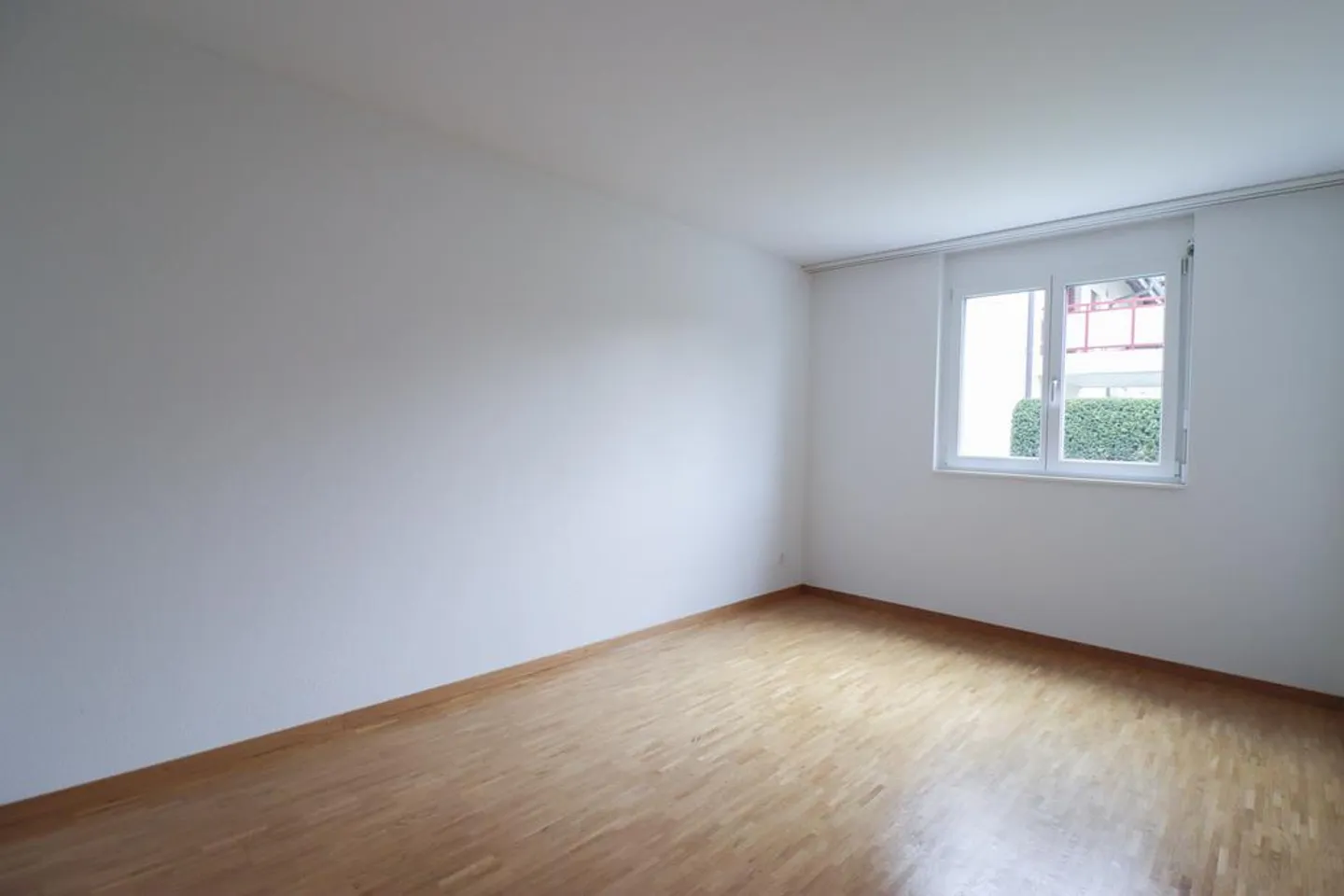 Spacious apartment with plenty of space and sunny garden seating area - Photo 7 of 8